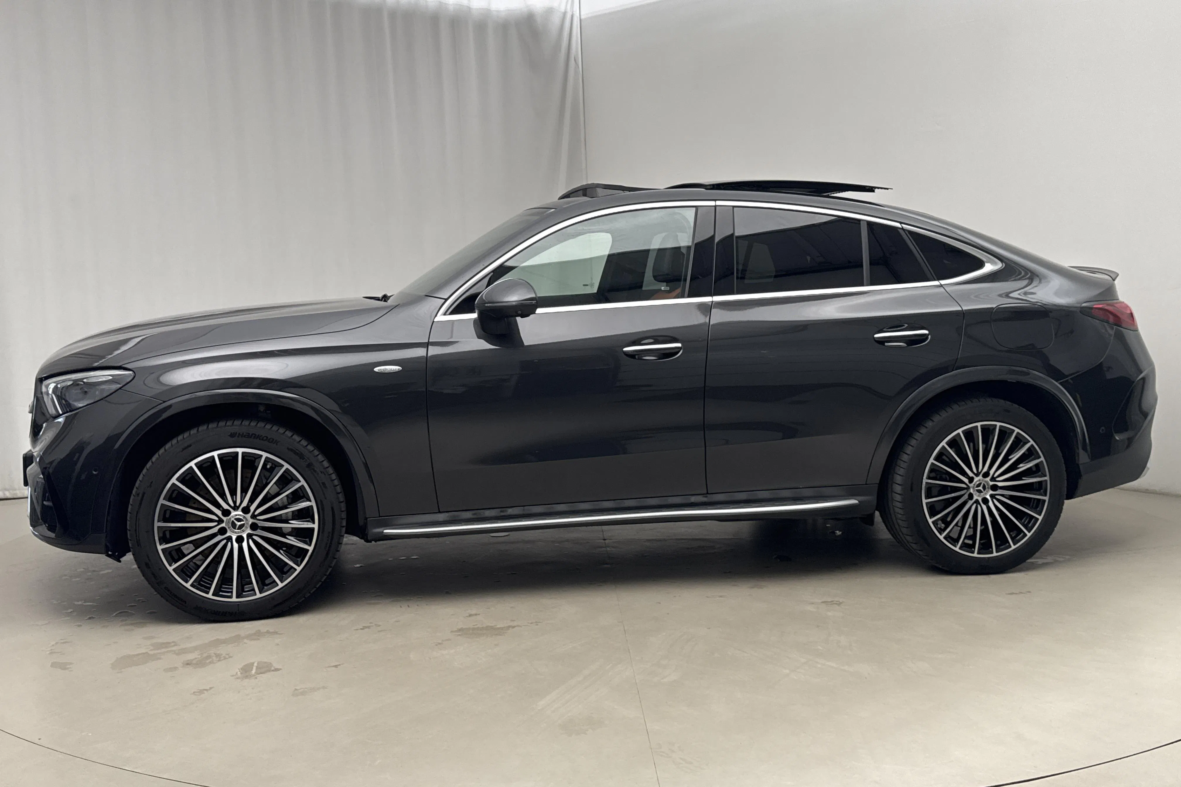 Presentation photo 2 of 31: Mercedes GLC 300 de 4MATIC Coupé C254 (333hk) - 62 780 km - Automatic - dark grey - 2025