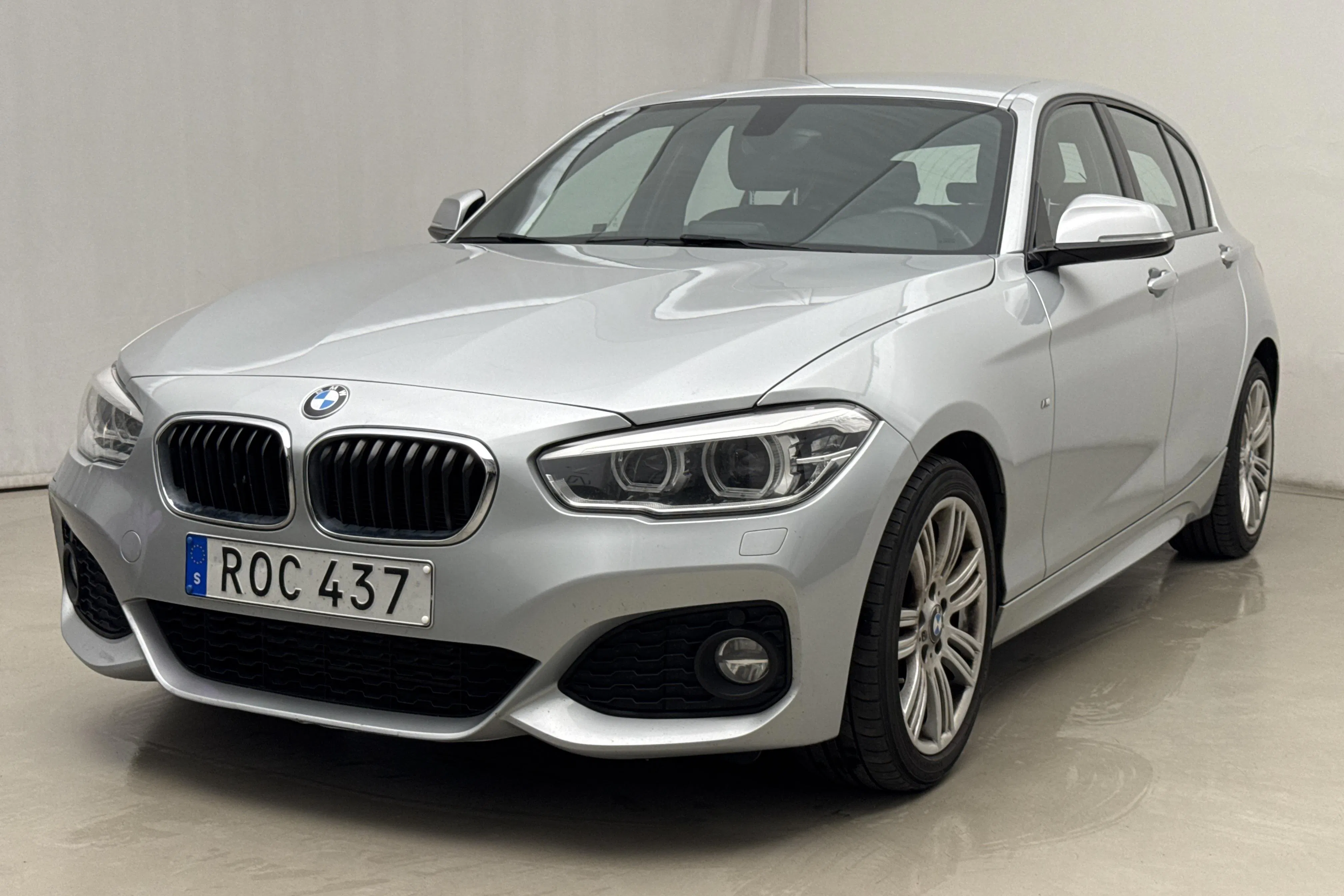Presentationsfoto 1 av 15: BMW 118d 5dr, F20 (150hk) - 15 068 mil - Automat - silver - 2017