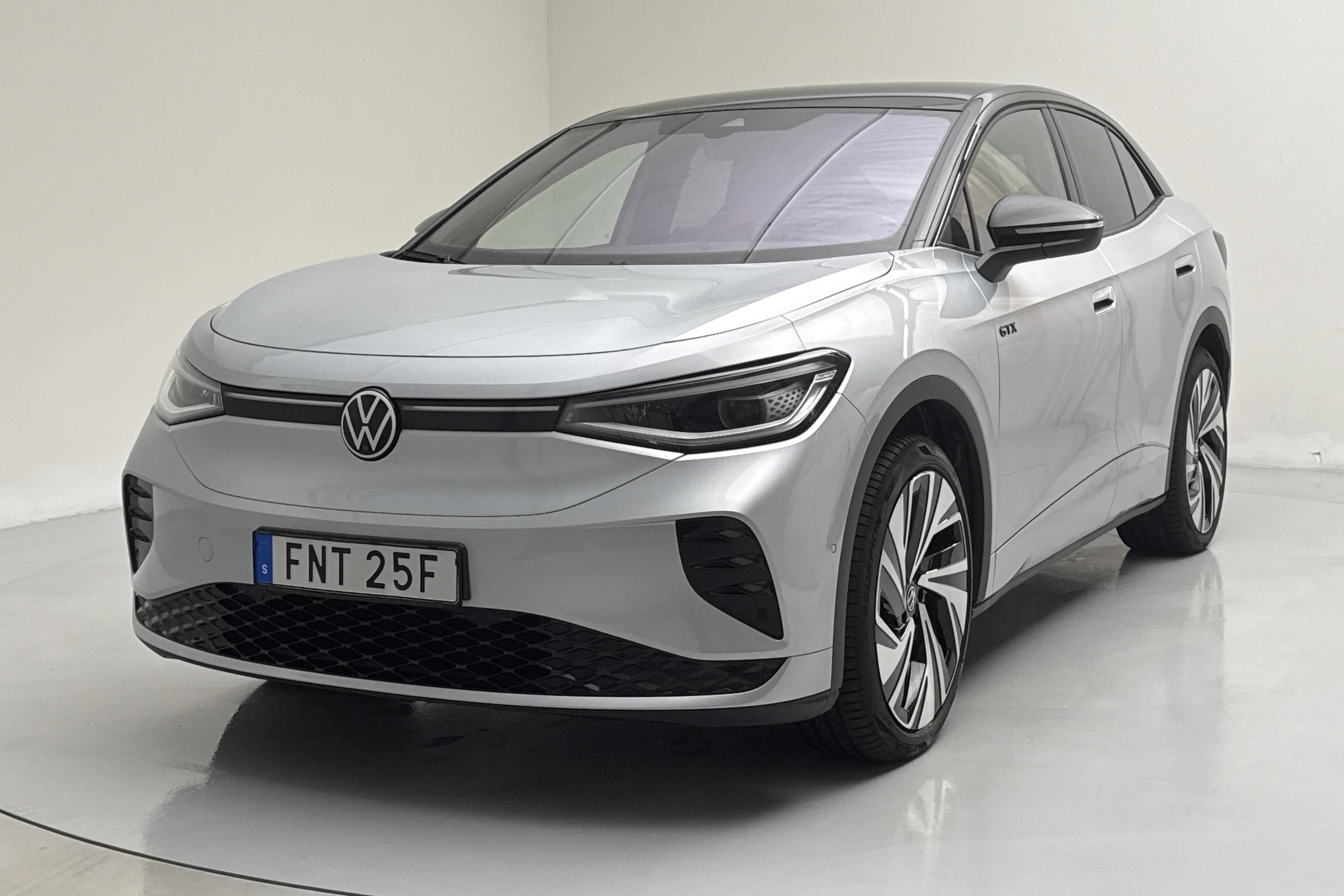Presentation photo 1 of 18: VW ID.5 GTX 4-Motion 77kWh (299hk) - 35 380 km - Automatic - silver - 2023