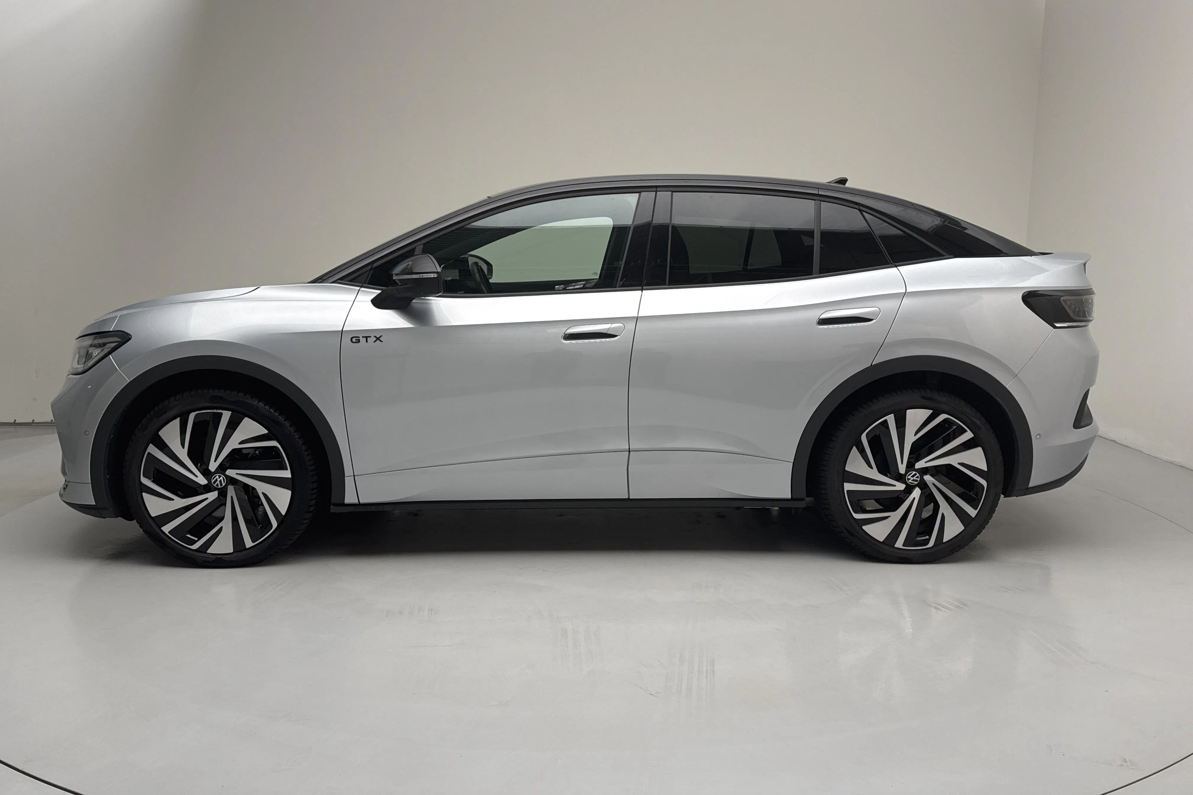 Presentation photo 2 of 18: VW ID.5 GTX 4-Motion 77kWh (299hk) - 35 380 km - Automatic - silver - 2023
