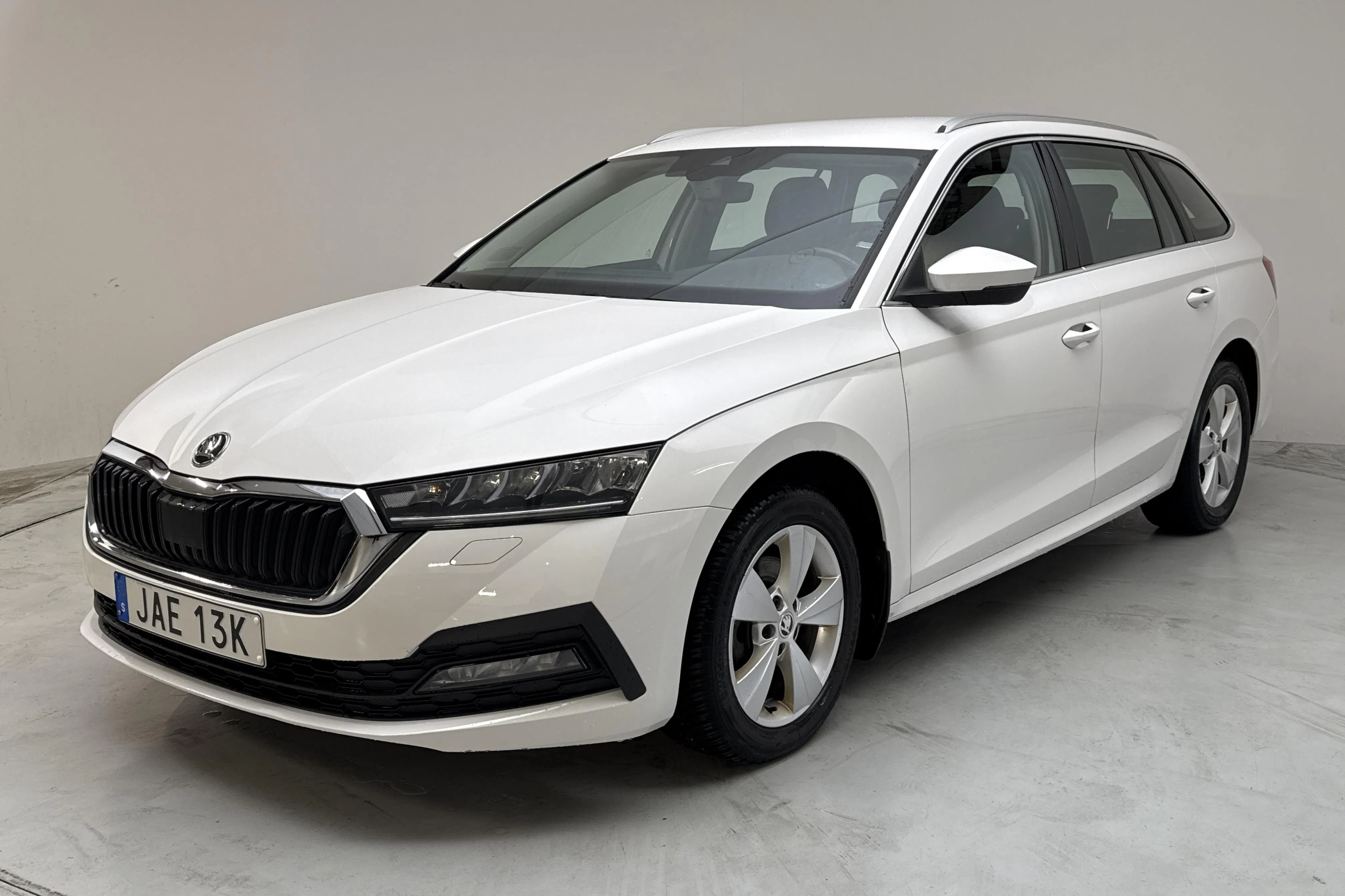 Presentationsfoto 1 av 12: Skoda Octavia G-TEC 1.5 TSI Combi (130hk) - 20 550 mil - Automat - grön - 2023