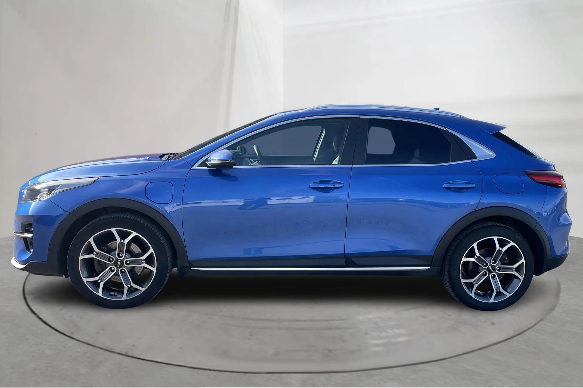 Presentation photo 2 of 23: KIA XCeed 1.6 Plug-in Hybrid 5dr (141hk) - 80 070 km - Automatic - blue - 2022