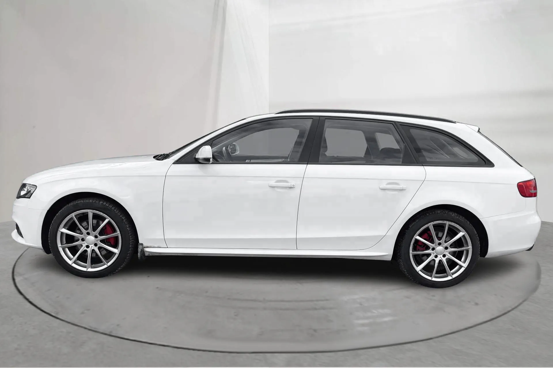 Presentationsfoto 2 av 17: Audi A4 2.0 TFSI Avant quattro (211hk) - 15 675 mil - Automat - vit - 2011