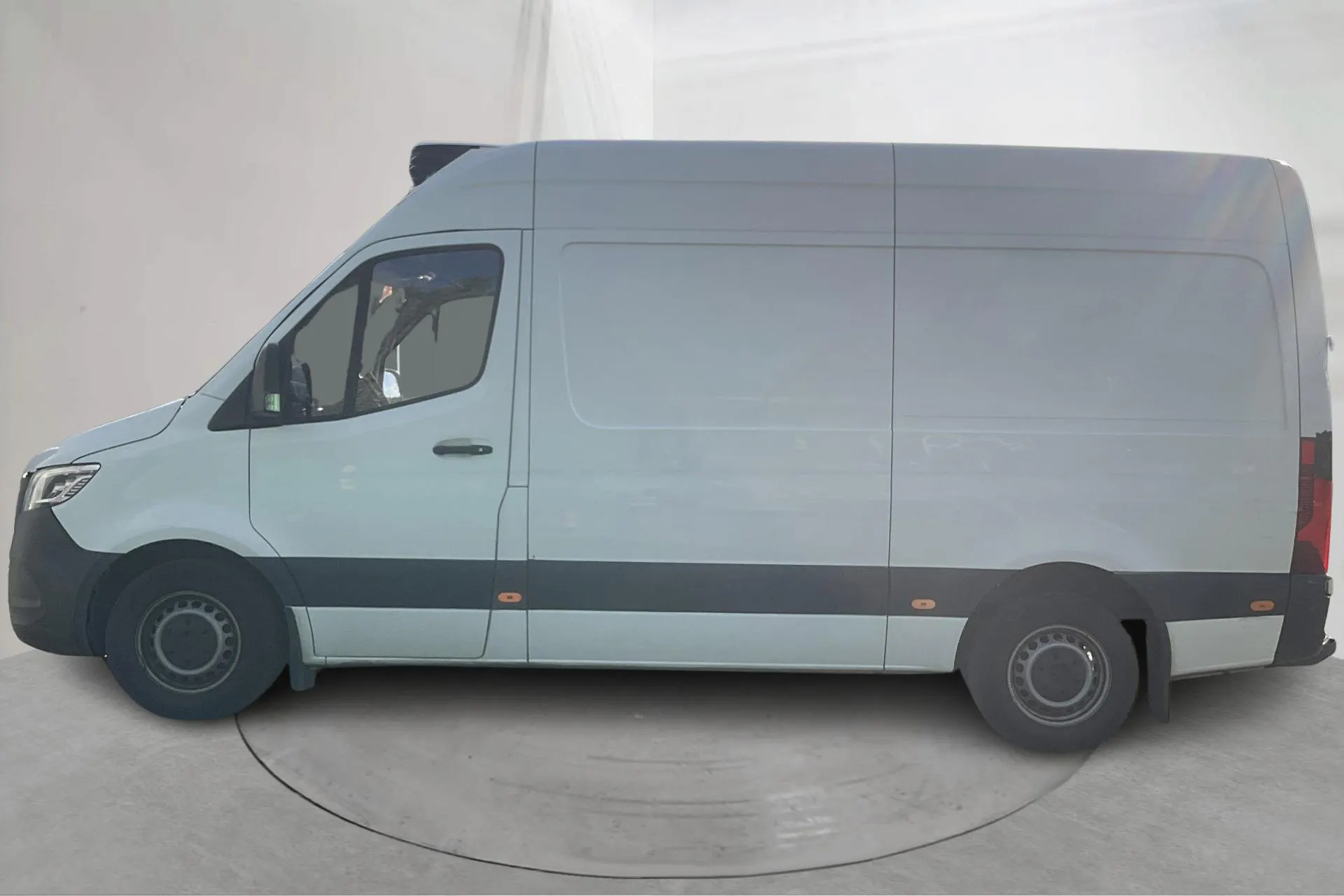 Presentation photo 2 of 21: Mercedes Sprinter 317 CDI Skåp RWD (170hk) - 123 170 km - Automatic - white - 2022