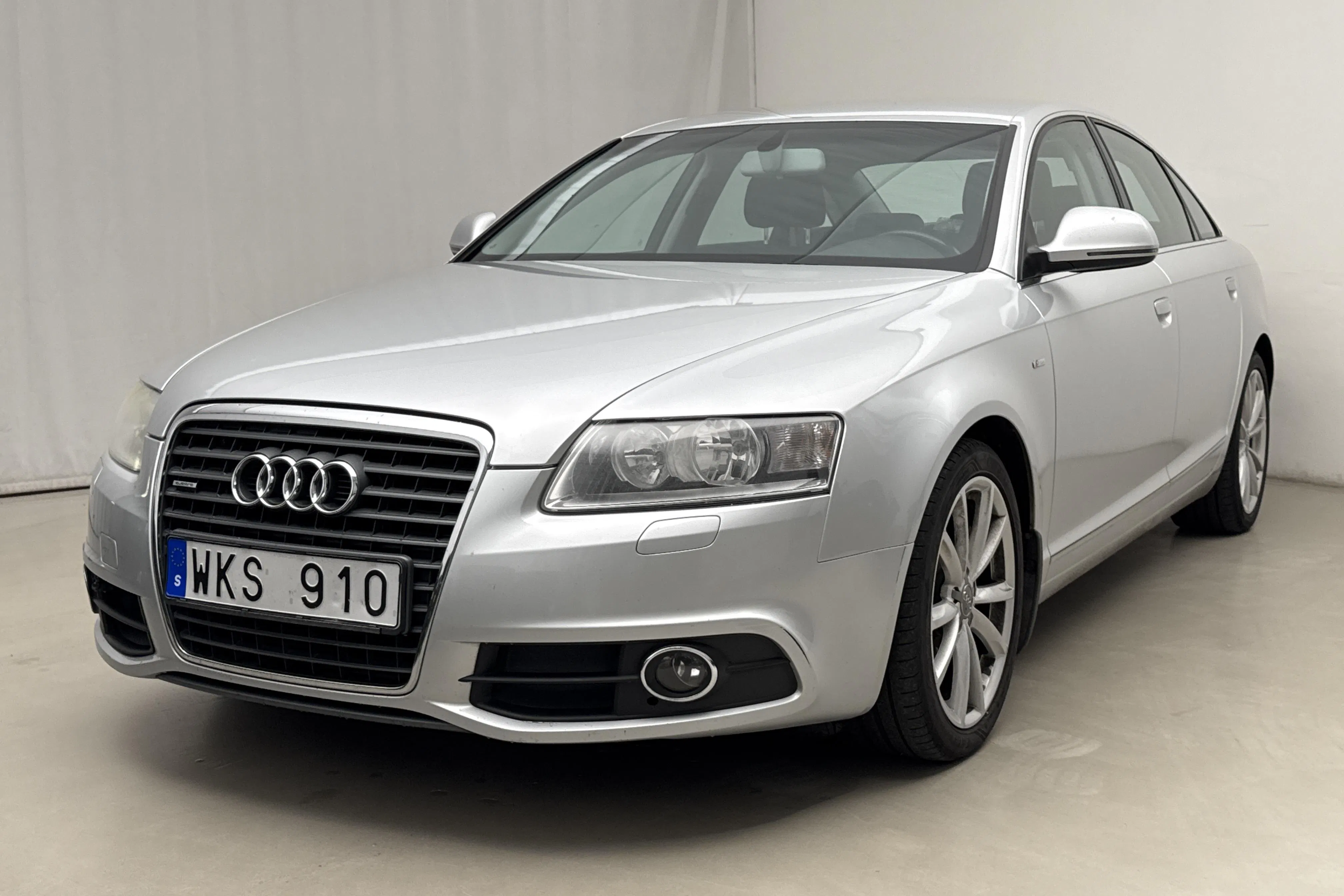 Presentationsfoto 1 av 15: Audi A6 2.8 FSI quattro (190hk) - 19 249 mil - Manuell - silver - 2011