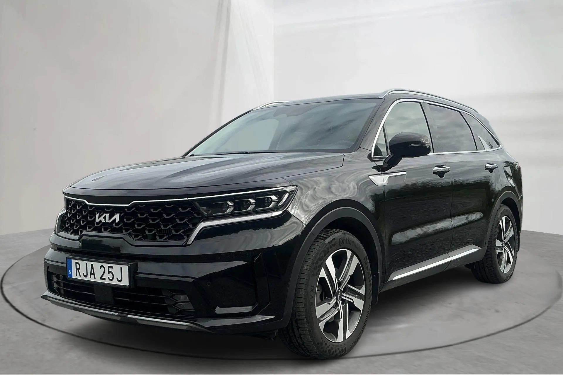 Presentationsfoto 1 av 17: KIA Sorento 1.6 T-GDi Plug-in Hybrid AWD (265hk) - 6 674 mil - Automat - svart - 2023