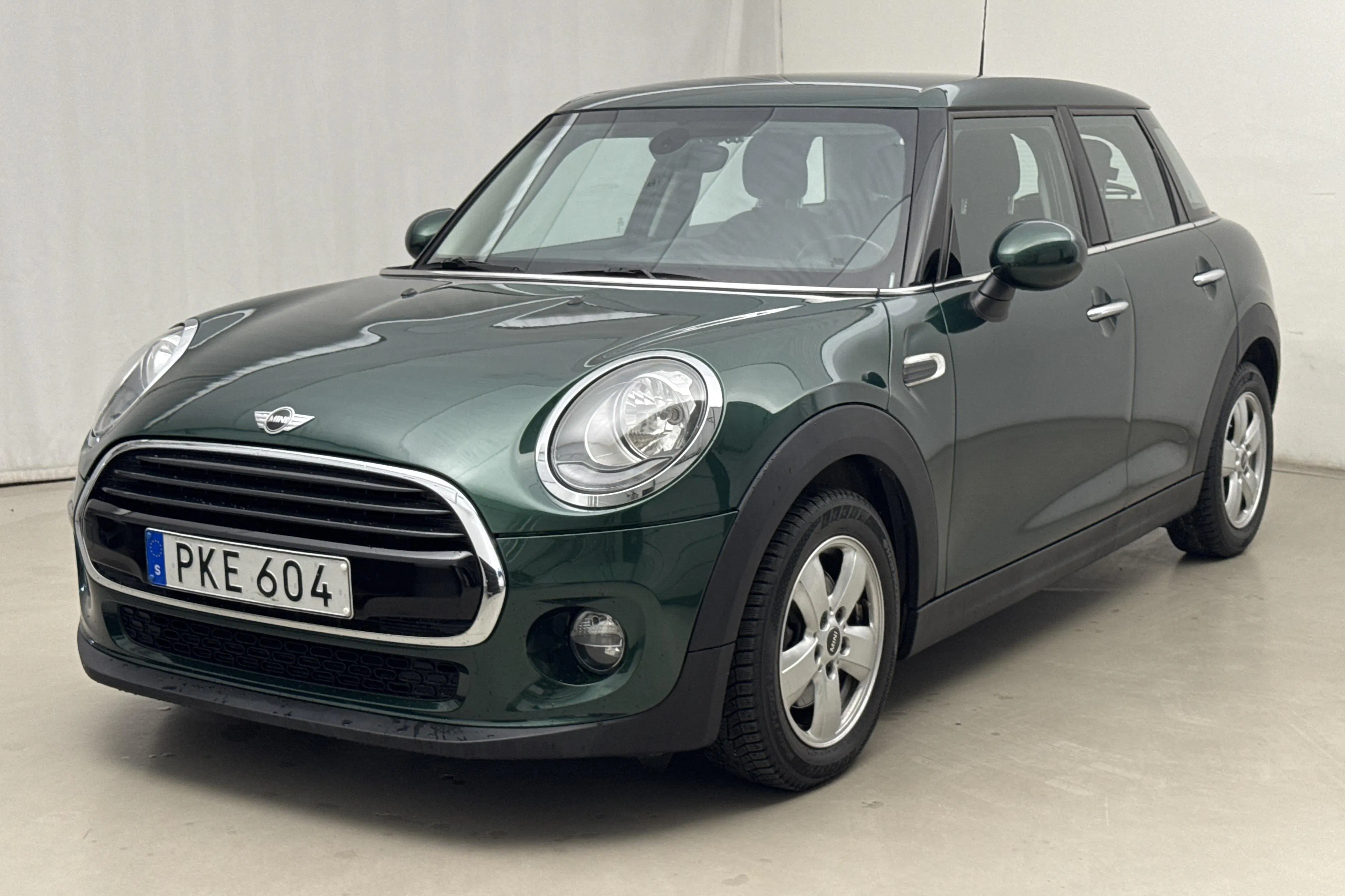 Presentationsfoto 1 av 14: MINI Cooper Hatch 5dr (136hk) - 7 684 mil - Automat - grön - 2017