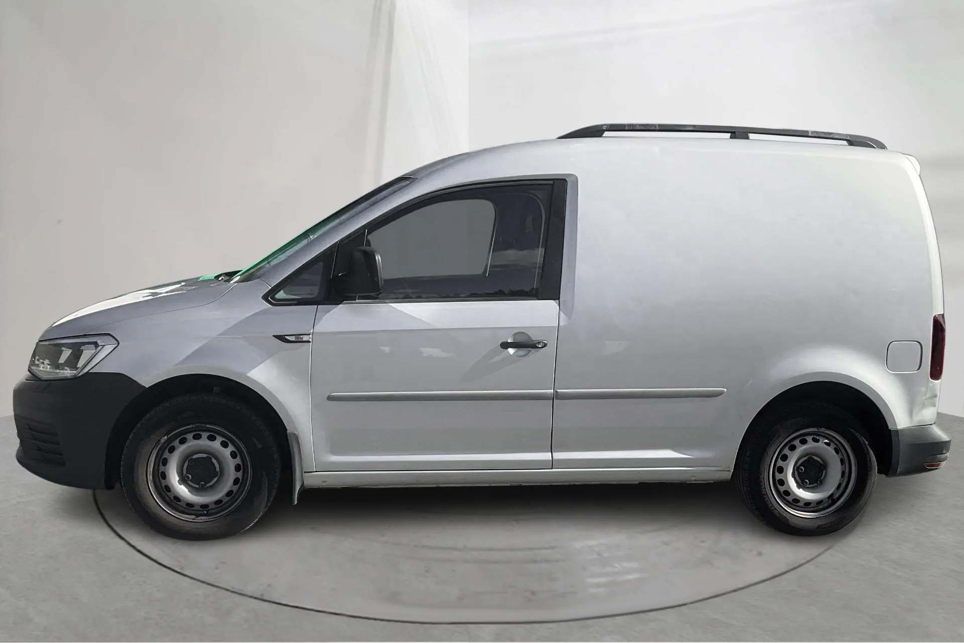 Presentationsfoto 2 av 15: VW Caddy 2.0 TDI Skåp (102hk) - 16 113 mil - Automat - silver - 2017