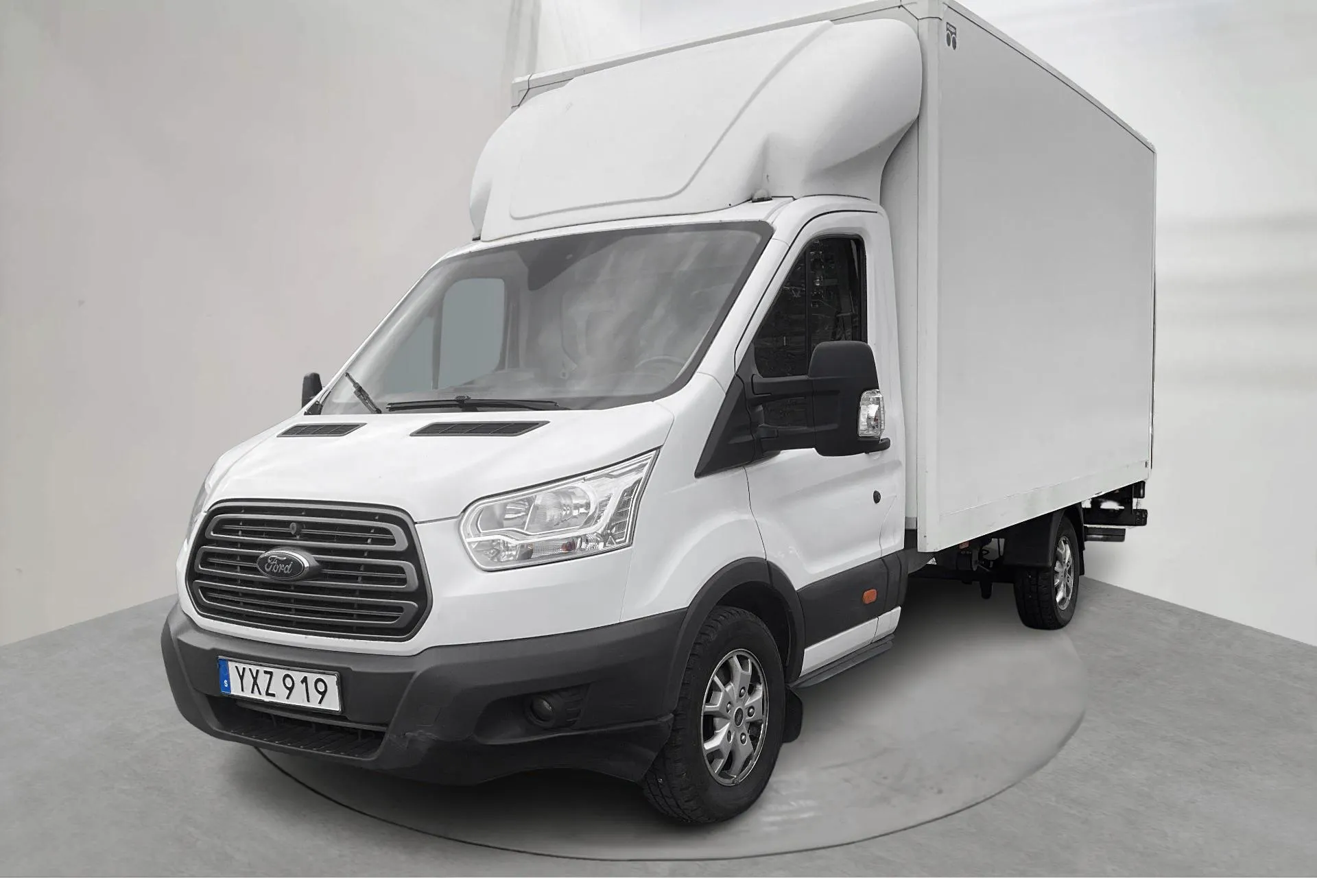 Presentationsfoto 1 av 12: Ford Transit Volymskåp 350 2.0 TDCi 2WD (170hk) - 18 504 mil - Automat - vit - 2019