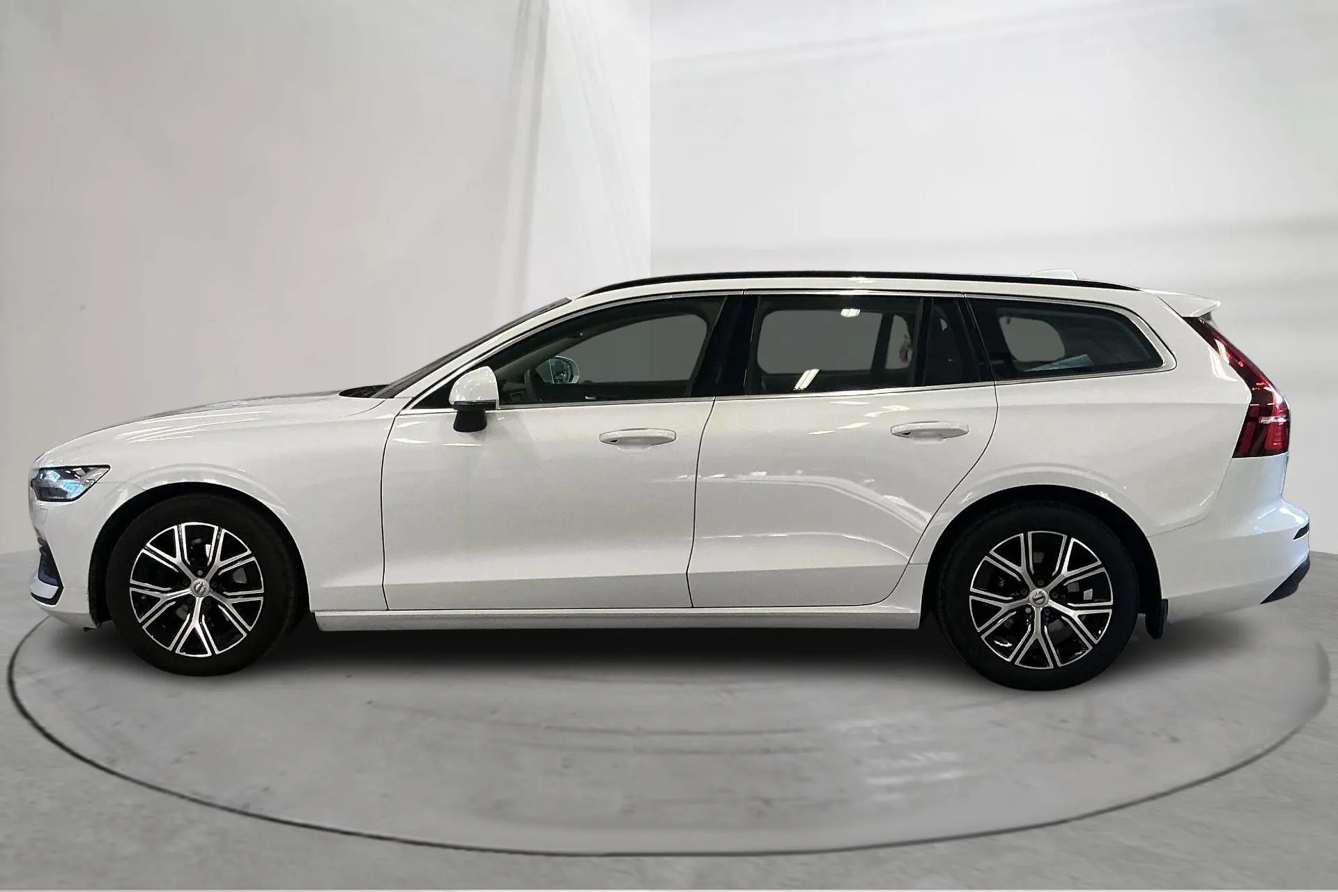 Presentation photo 2 of 18: Volvo V60 B4 Mildhybrid, Diesel (197hk) - 126 630 km - Automatic - white - 2023