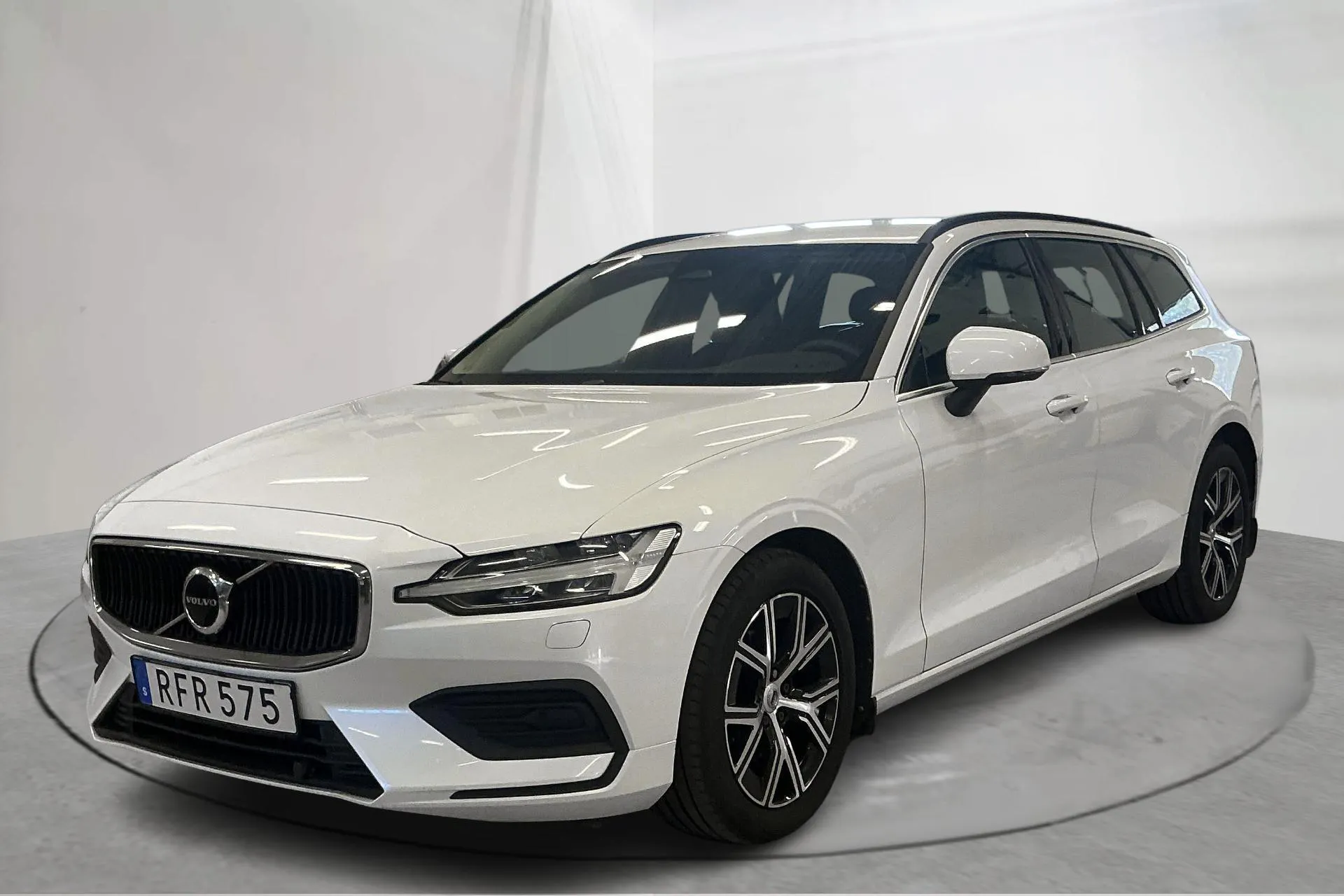 Presentation photo 1 of 18: Volvo V60 B4 Mildhybrid, Diesel (197hk) - 126 630 km - Automatic - white - 2023