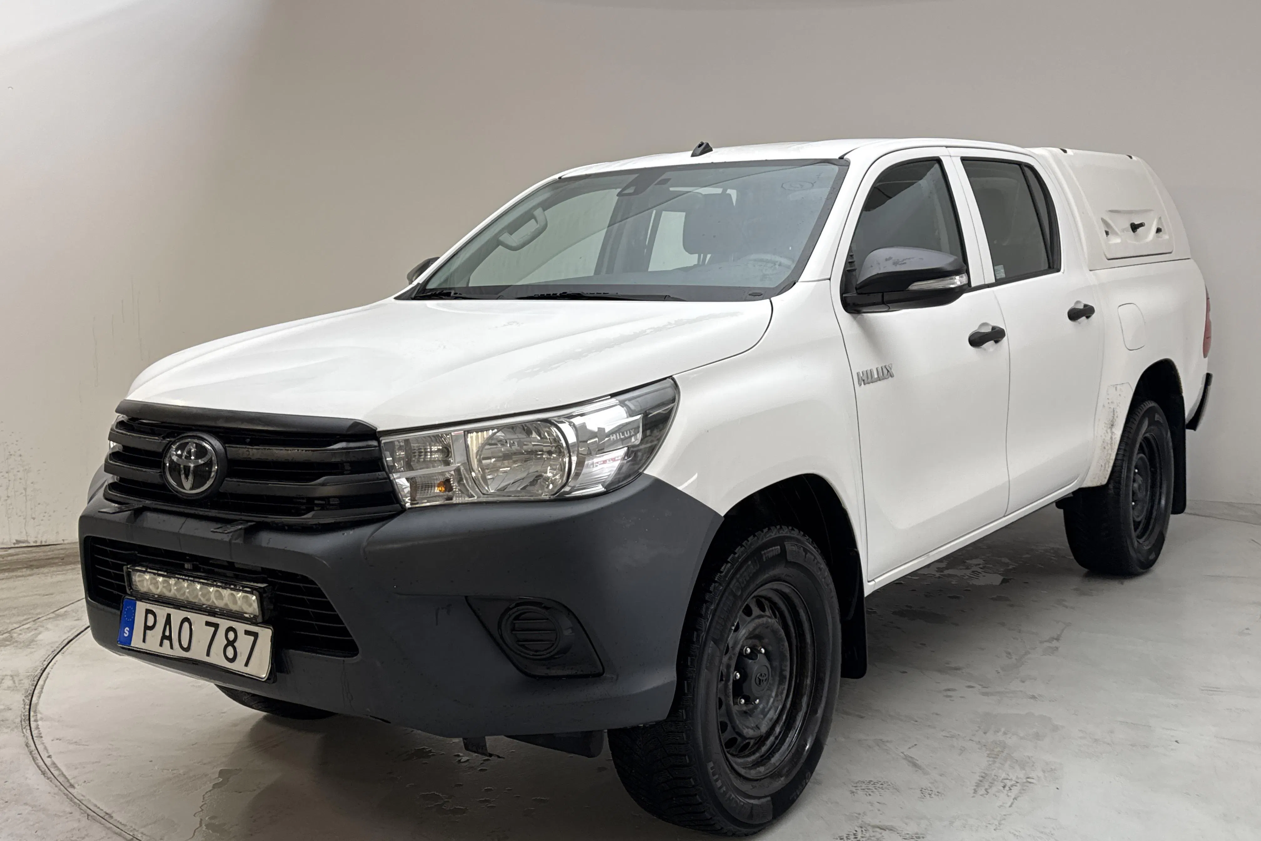 Presentationsfoto 1 av 12: Toyota Hilux 2.4 D 4WD (150hk) - 17 570 mil - Manuell - vit - 2016