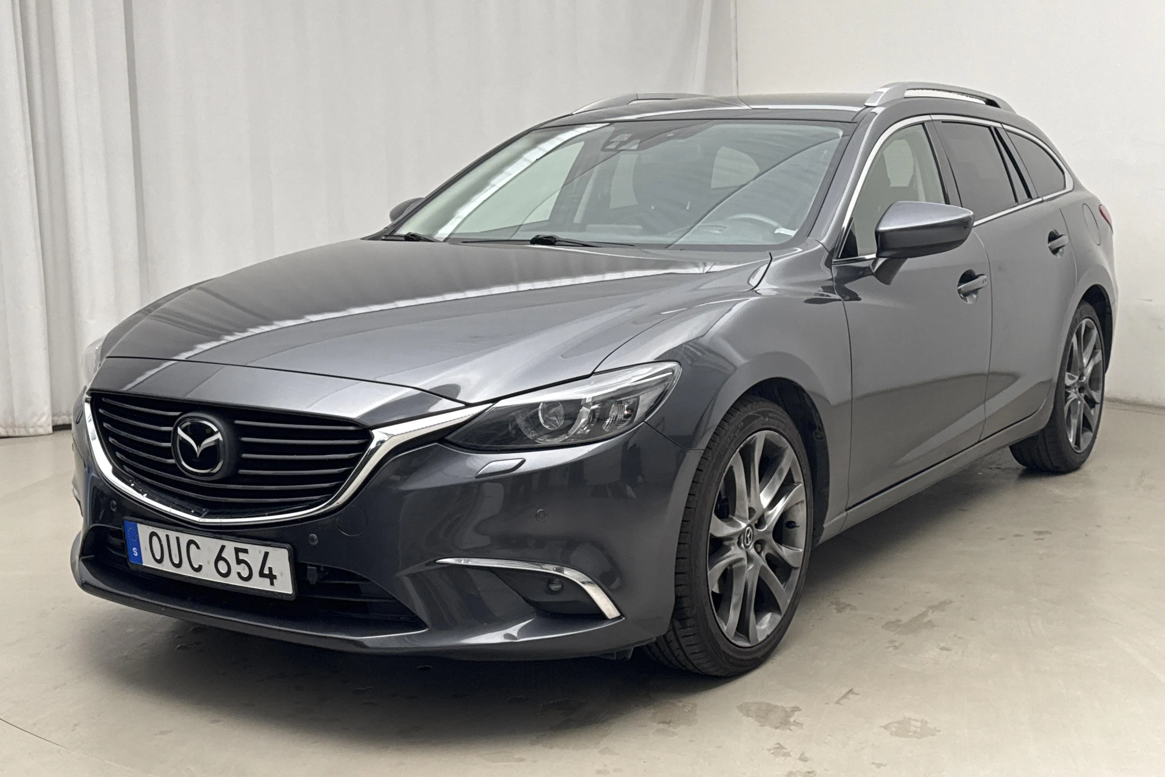 Presentationsfoto 1 av 19: Mazda 6 2.5 Kombi (192hk) - 18 106 mil - Automat - grå - 2015