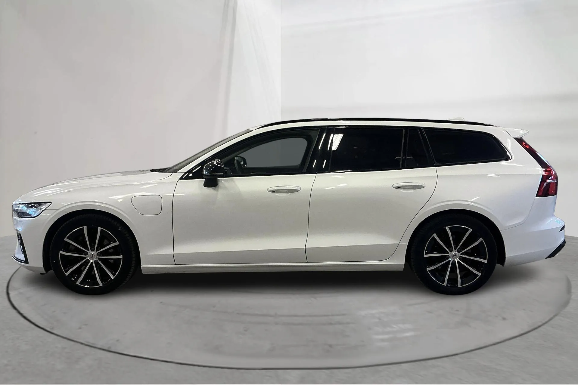 Presentation photo 2 of 19: Volvo V60 T6 AWD Recharge (350hk) - 129 090 km - Automatic - 2023
