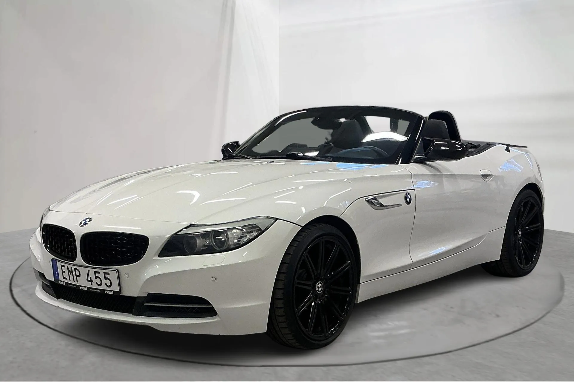 Presentationsfoto 1 av 17: BMW Z4 sDrive 20i Roadster (184hk) - 14 679 mil - Automat - vit - 2012