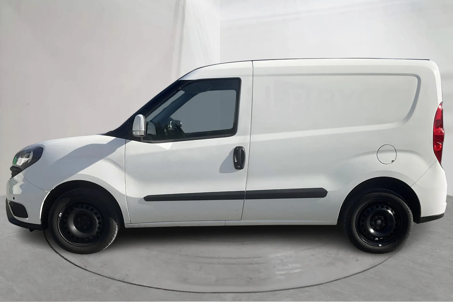 Presentationsfoto 2 av 16: Fiat Doblo Cargo 1.4T CNG (120hk) - 6 754 mil - Manuell - vit - 2022
