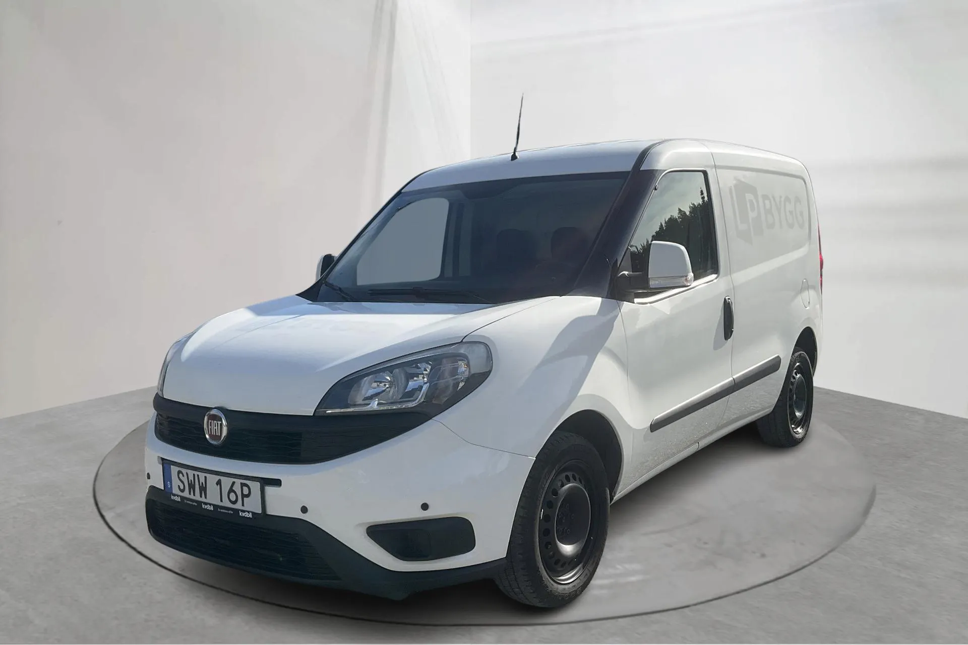 Presentationsfoto 1 av 16: Fiat Doblo Cargo 1.4T CNG (120hk) - 6 754 mil - Manuell - vit - 2022