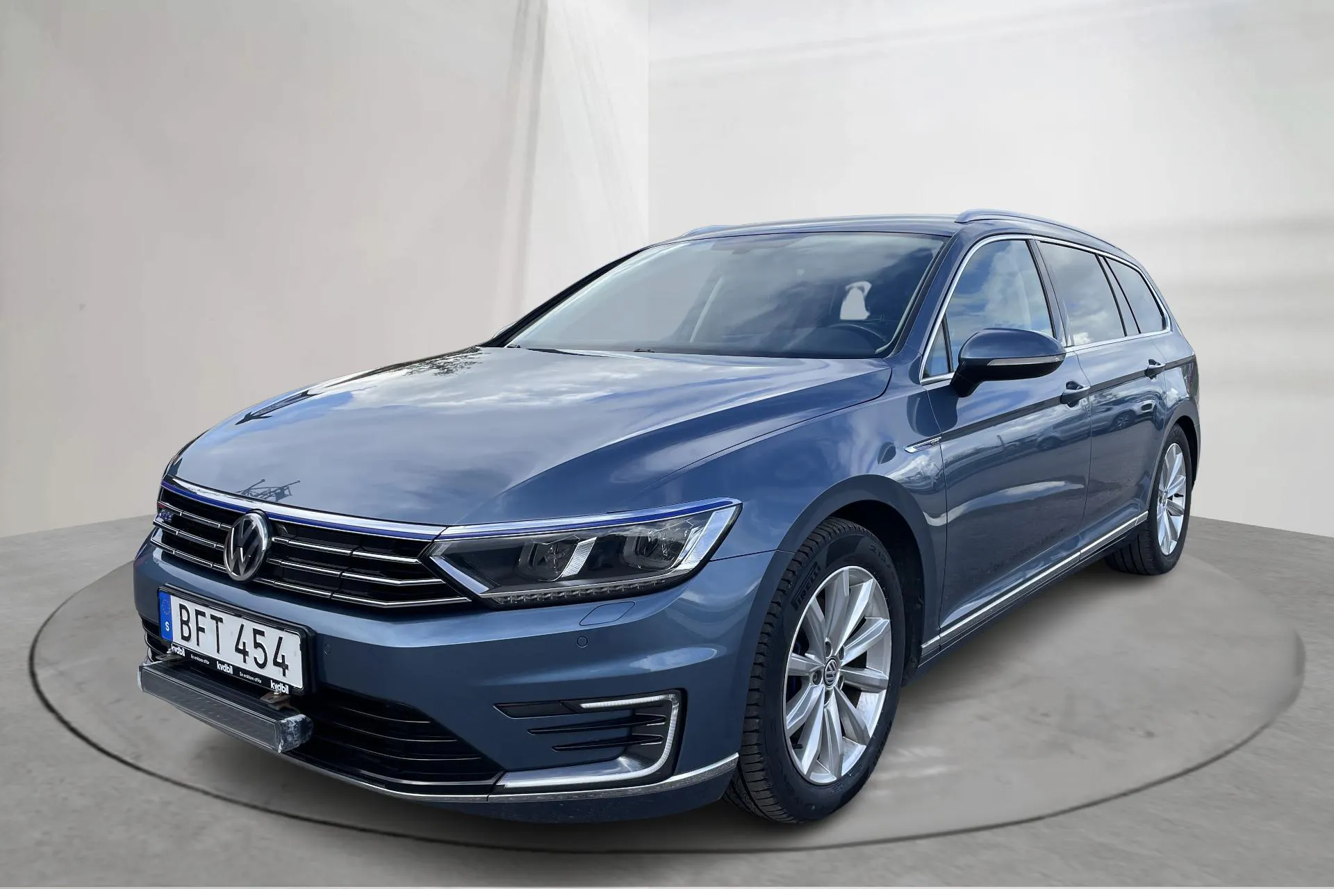 Presentation photo 1 of 20: VW Passat 1.4 Plug-in-Hybrid Sportscombi (218hk) - 232 200 km - Automatic - blue - 2018