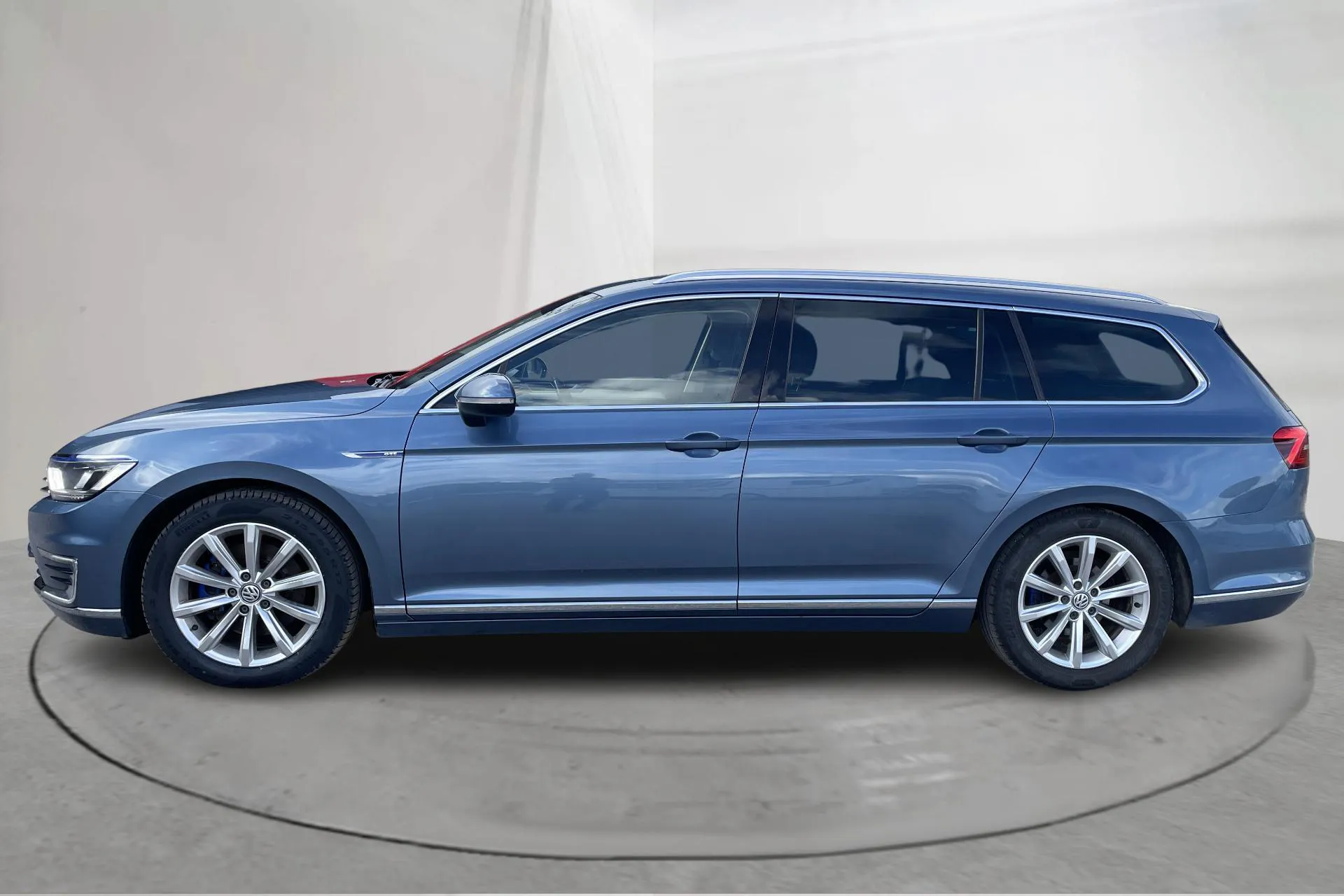 Presentation photo 2 of 20: VW Passat 1.4 Plug-in-Hybrid Sportscombi (218hk) - 232 200 km - Automatic - blue - 2018