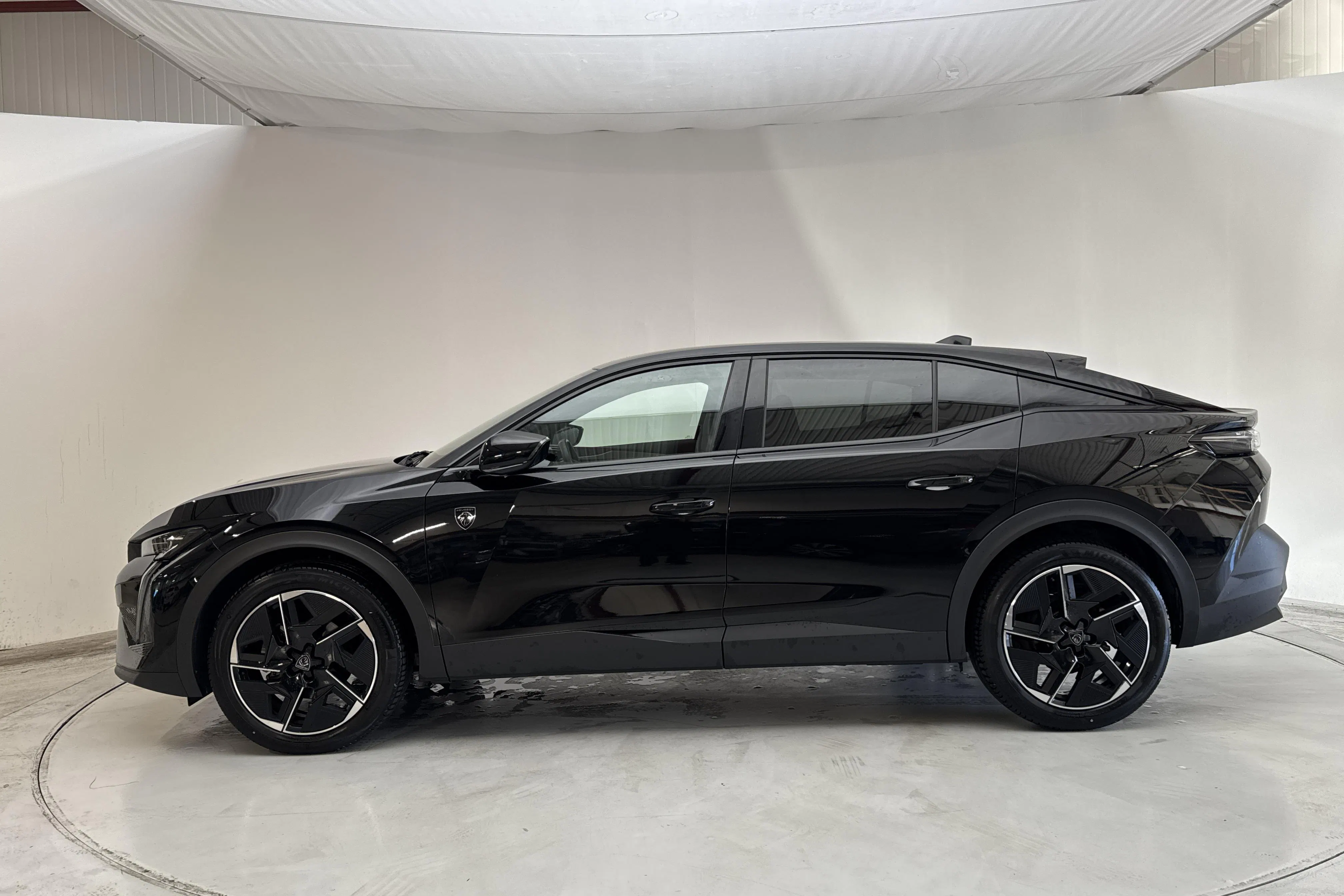 Presentation photo 2 of 14: Peugeot 408 PureTech (130hk) - 12 400 km - Automatic - black - 2024