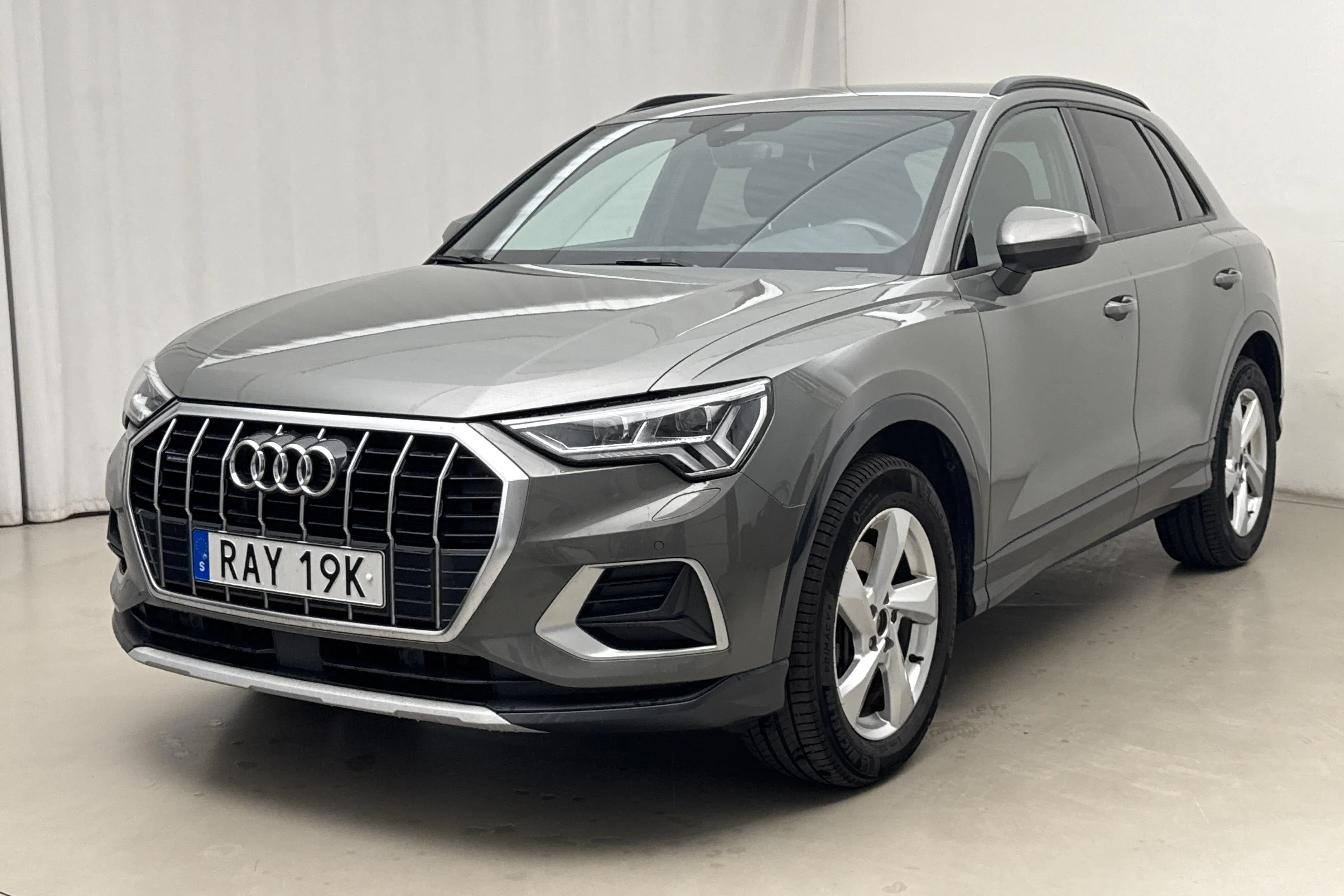 Presentationsfoto 1 av 18: Audi Q3 40 TDI quattro (200hk) - 5 958 mil - Automat - grå - 2024