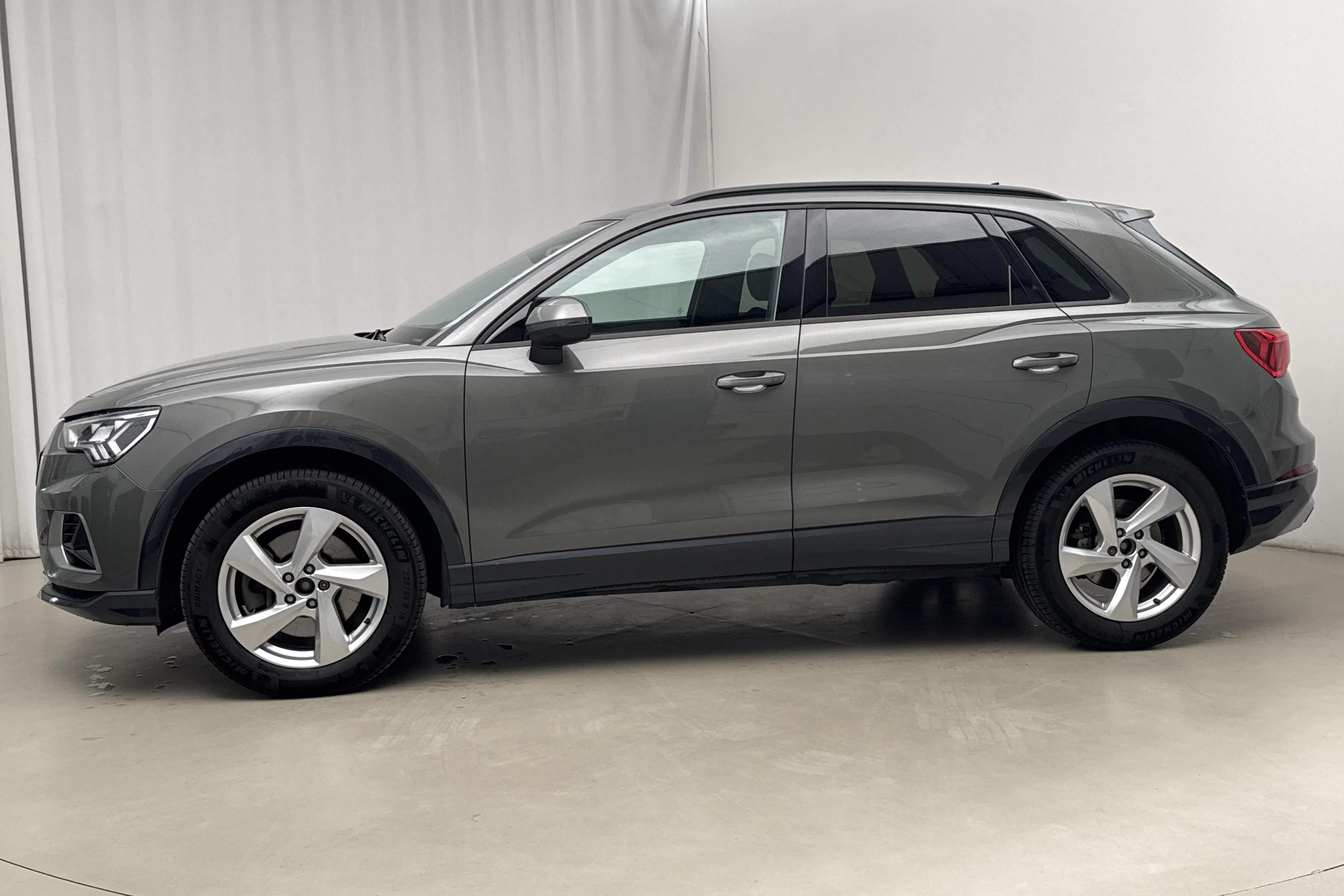 Presentationsfoto 2 av 18: Audi Q3 40 TDI quattro (200hk) - 5 958 mil - Automat - grå - 2024
