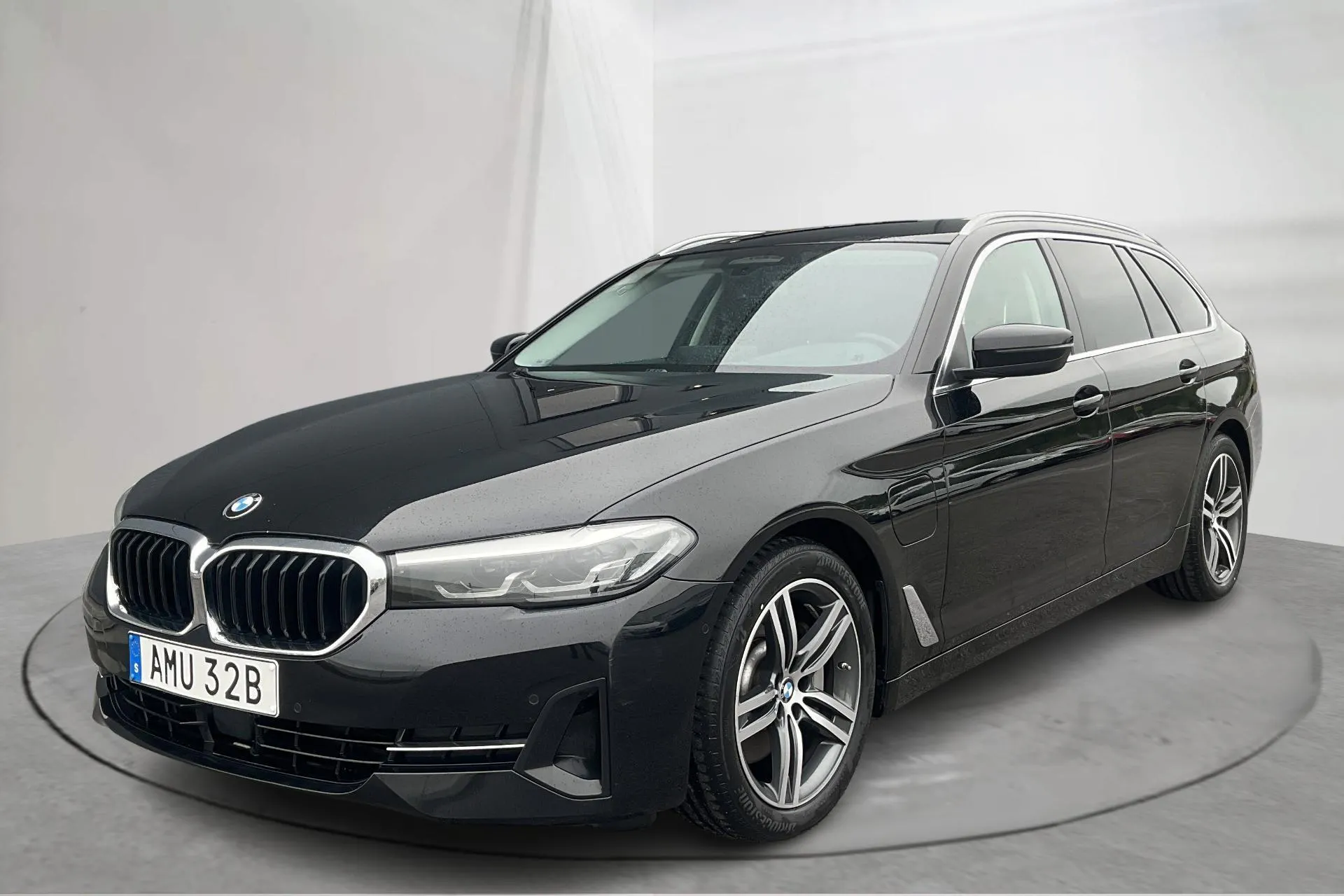 Presentation photo 1 of 19: BMW 530e xDrive Touring, G31 12kWh LCI (292hk) - 69 270 km - Automatic - black - 2021