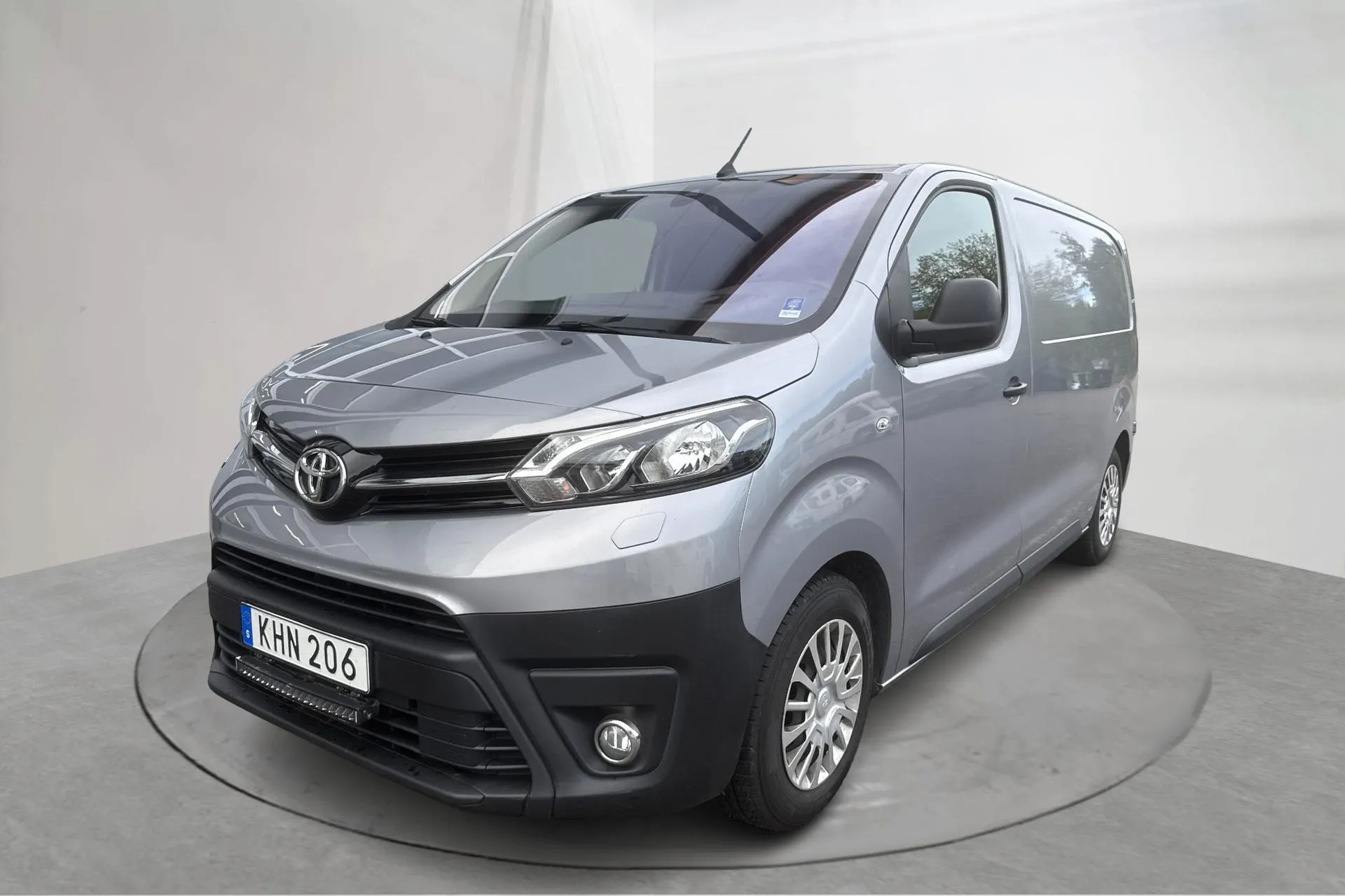 Presentationsfoto 1 av 11: Toyota PROACE 1.5D (120hk) - 9 777 mil - Manuell - silver - 2021