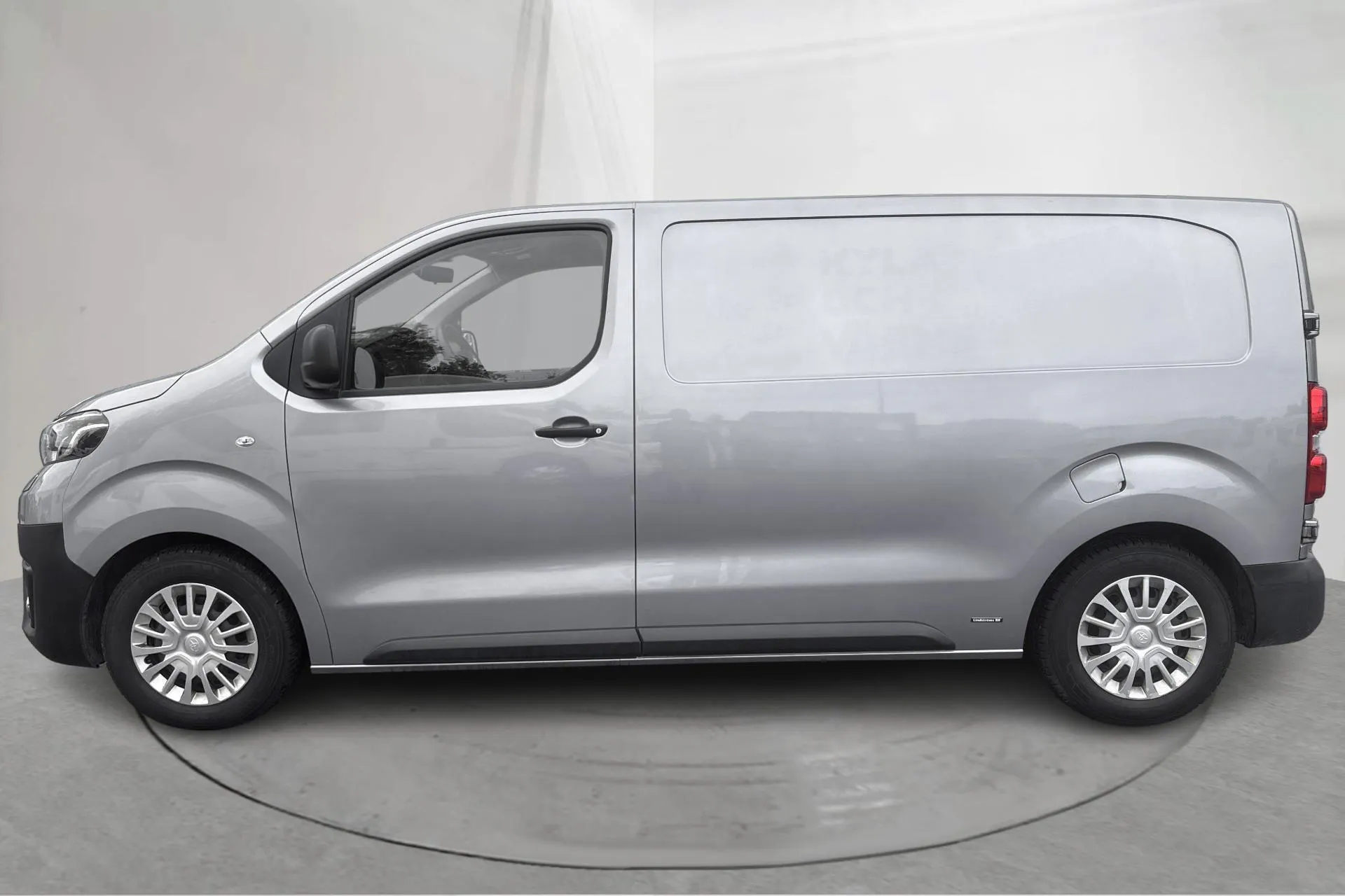 Presentationsfoto 2 av 11: Toyota PROACE 1.5D (120hk) - 9 777 mil - Manuell - silver - 2021