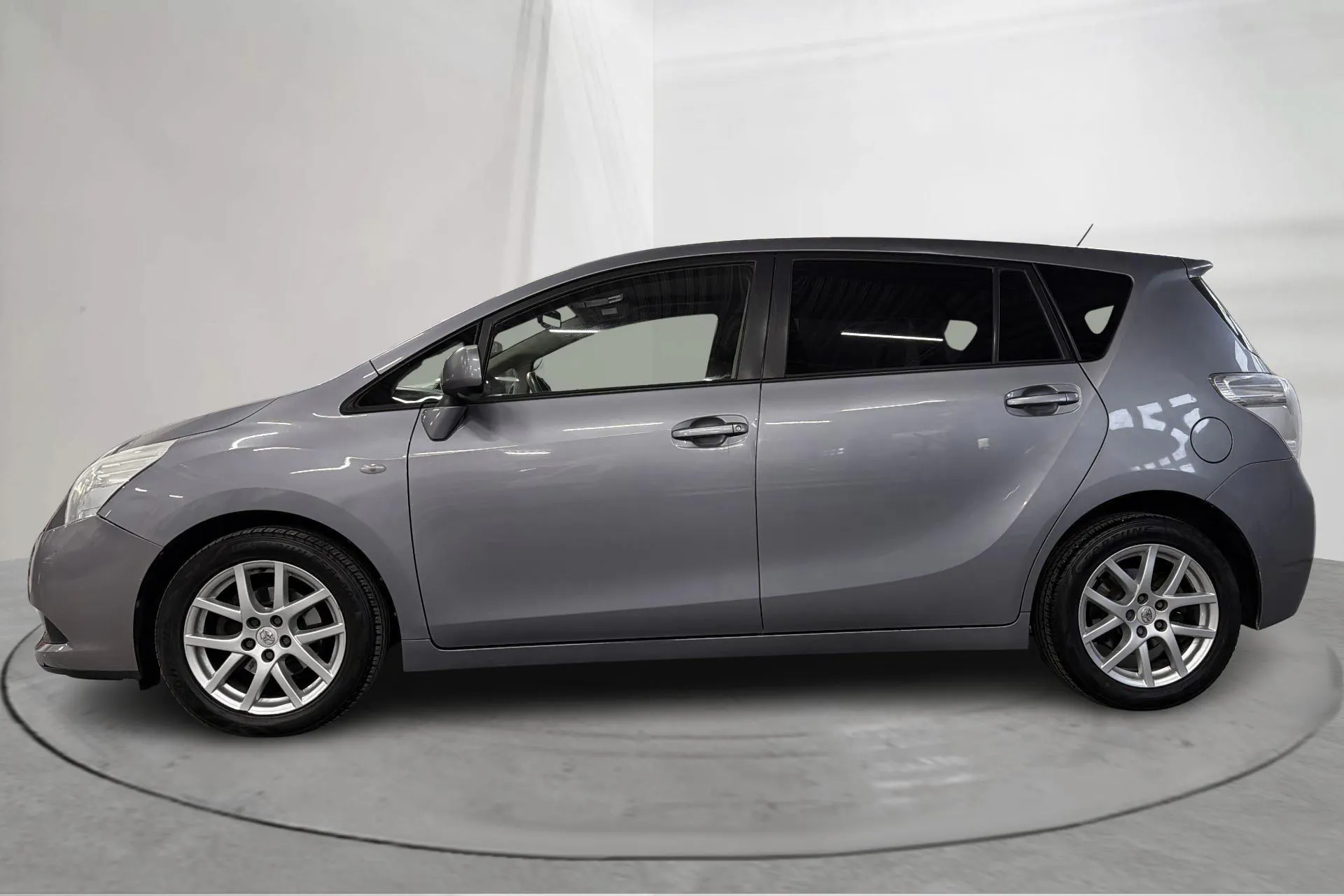 Presentationsfoto 2 av 18: Toyota Verso 1.8 (147hk) - 22 228 mil - Automat - blå - 2010