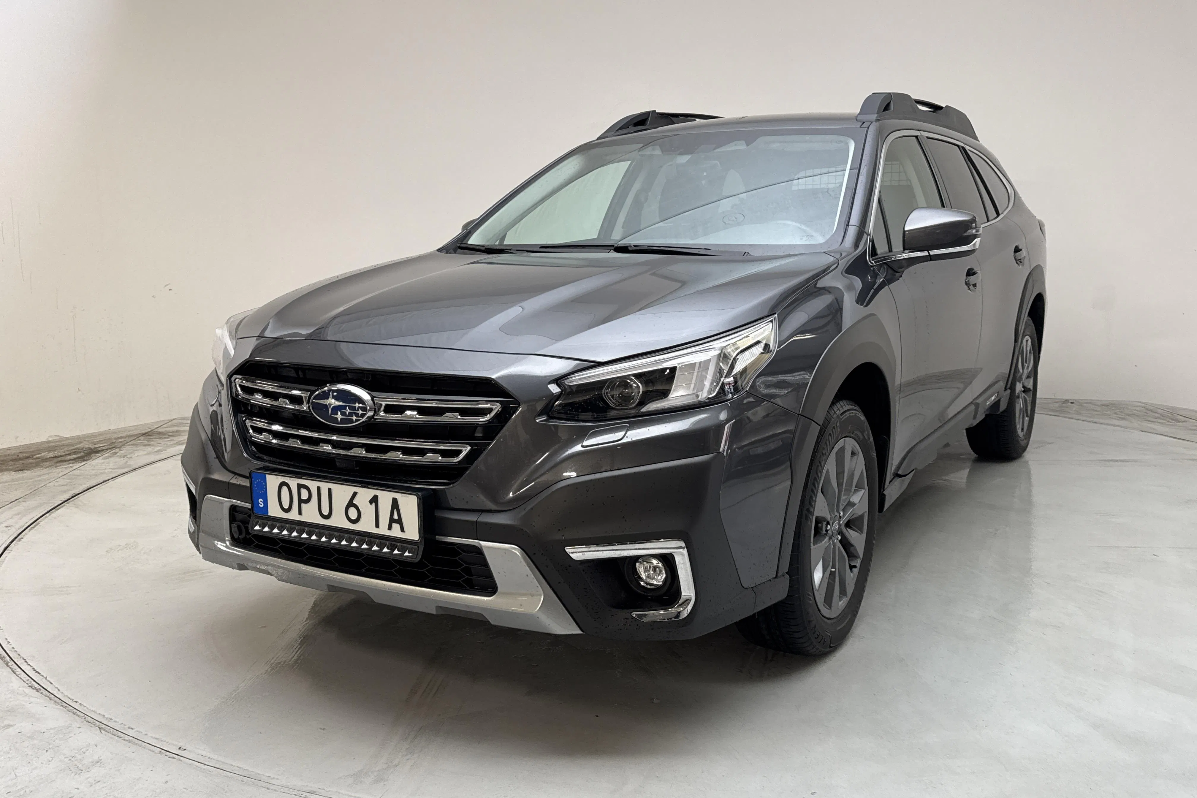 Presentationsfoto 1 av 13: Subaru Outback 2.5i XFuel 4WD (169hk) - 4 063 mil - Automat - grå - 2024