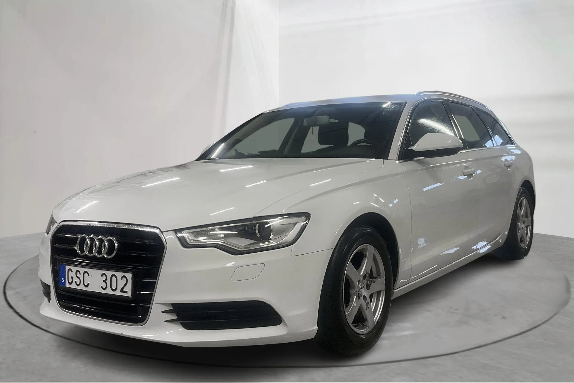 Presentationsfoto 1 av 18: Audi A6 2.0 TDI Avant (177hk) - 17 130 mil - Automat - vit - 2012