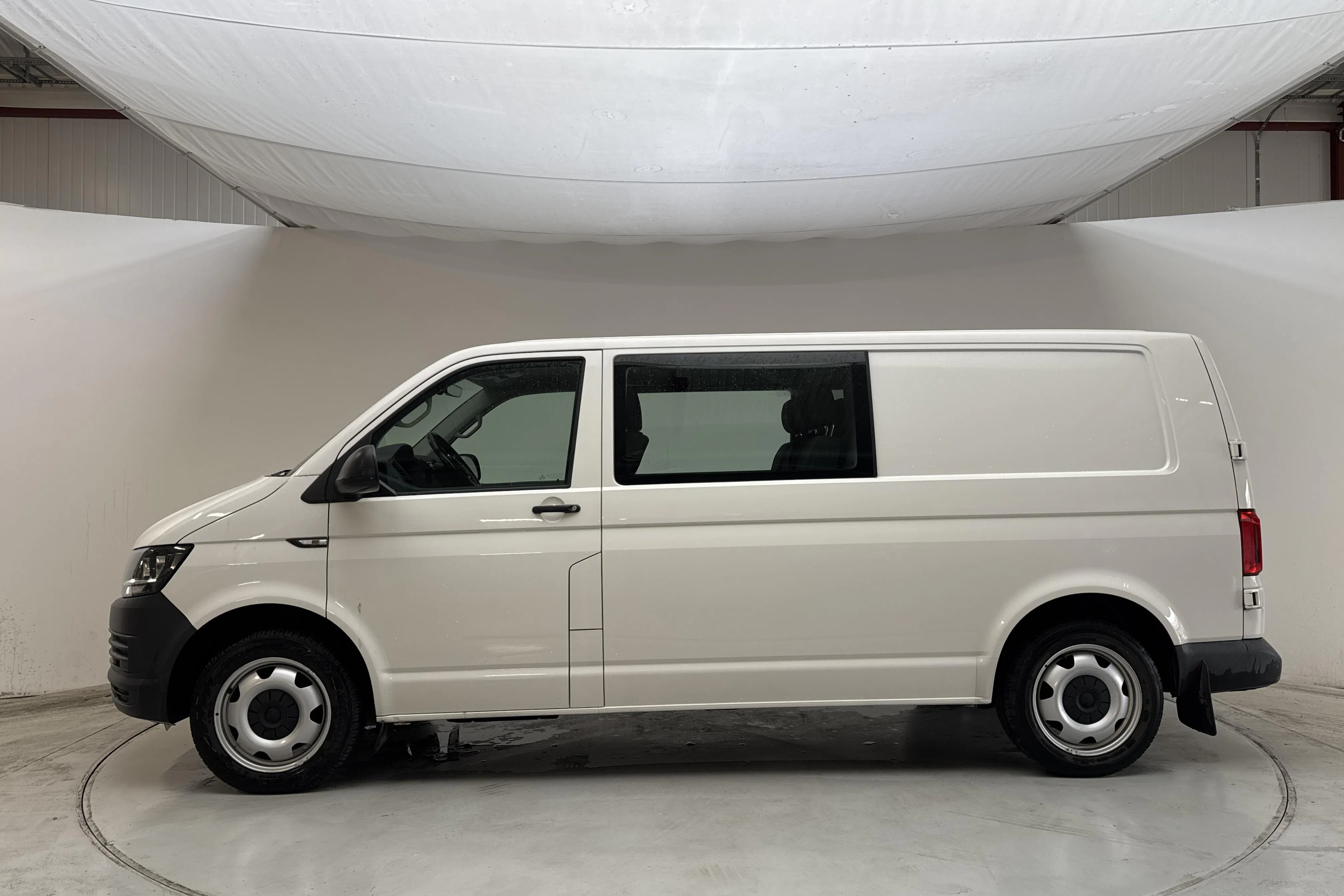 Presentation photo 2 of 13: VW Transporter T6 2.0 TDI BMT Skåp 4MOTION (150hk) - 48 690 km - Manual - white - 2019