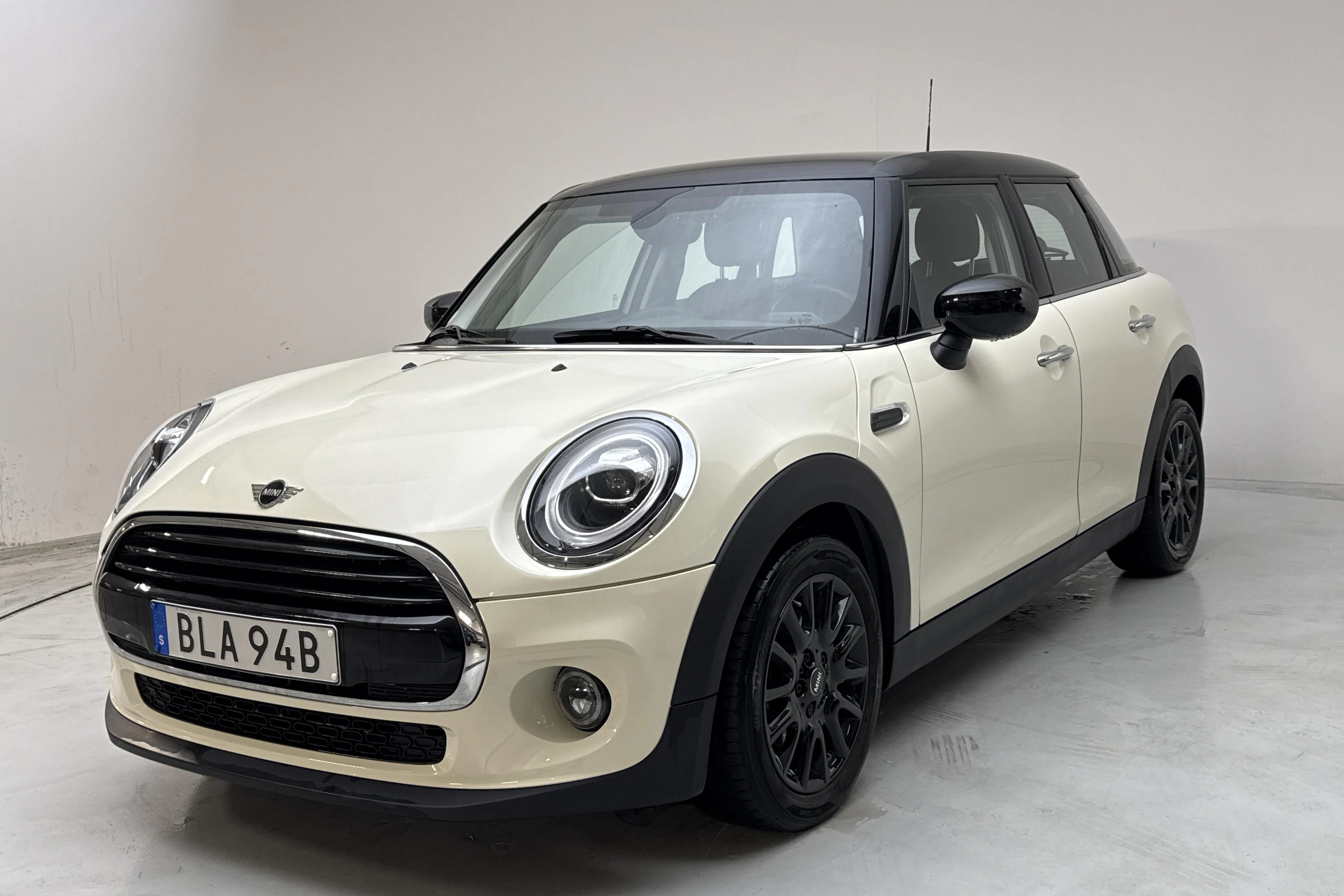 Presentation photo 1 of 12: MINI Cooper Hatch 5dr, F55 (136hk) - 23 050 km - Automatic - white - 2021