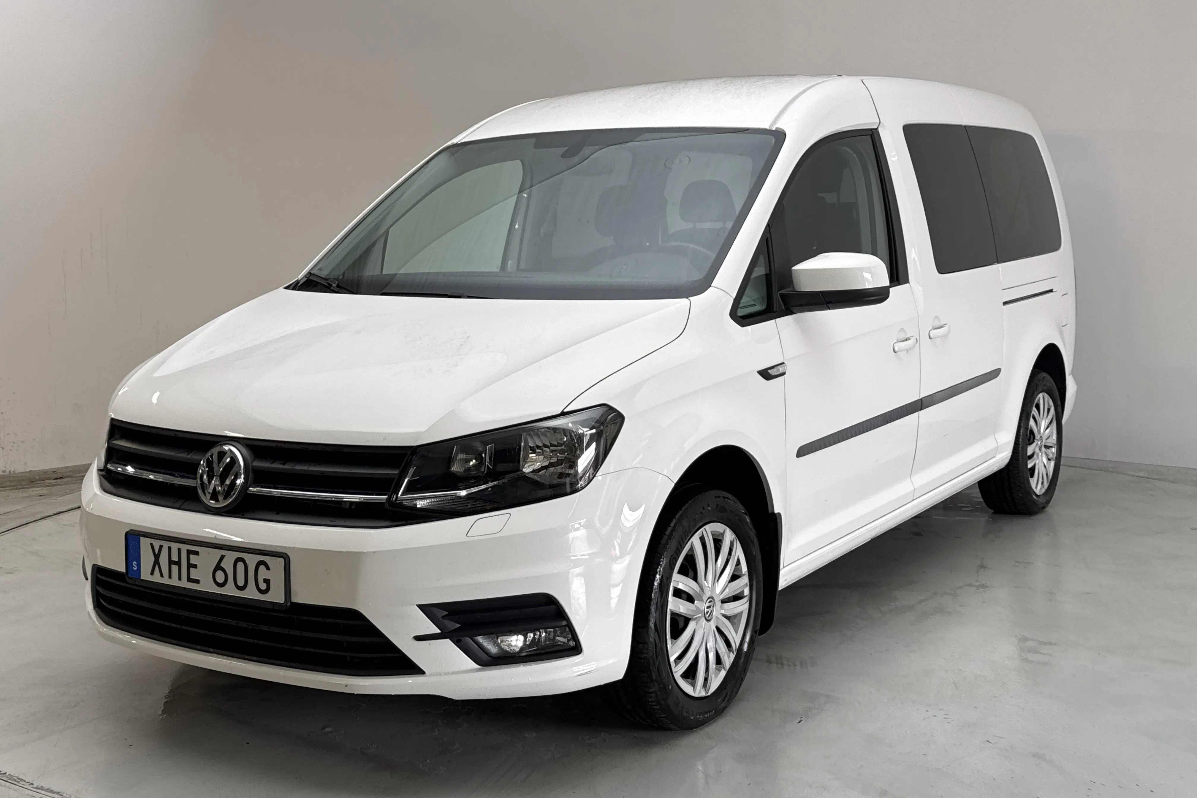 Presentationsfoto 1 av 16: VW Caddy Maxi Life 2.0 TDI (102hk) - 2 468 mil - Manuell - vit - 2020