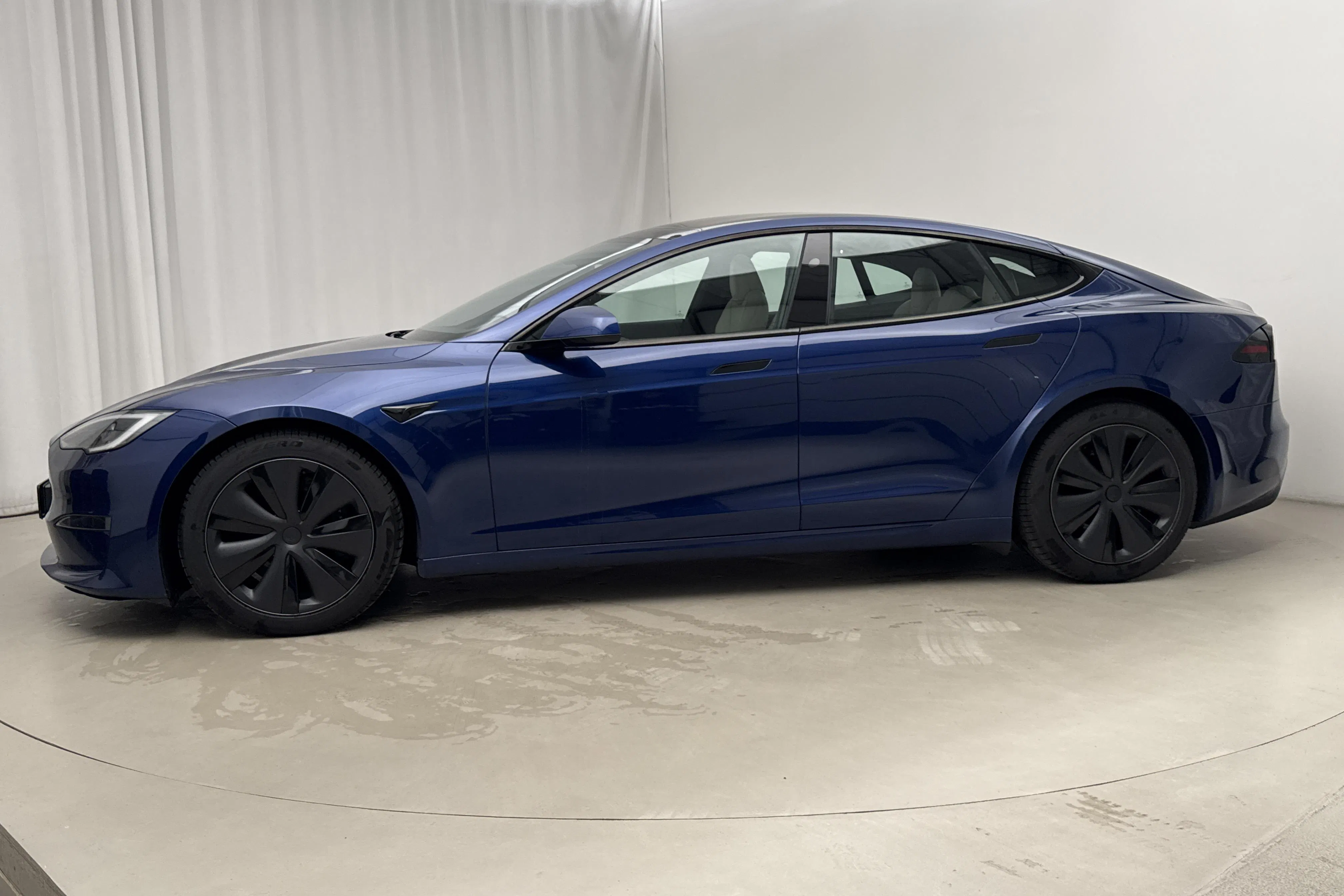 Presentationsfoto 2 av 26: Tesla Model S Dual Motor Long Range AWD - 4 886 mil - Automat - blå - 2023