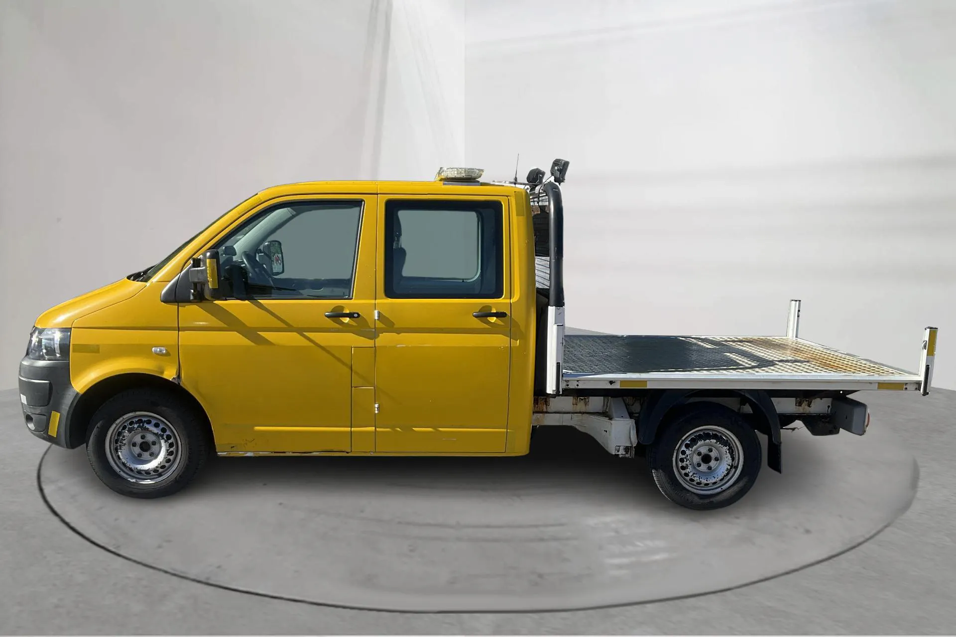 Presentationsfoto 2 av 13: VW Transporter T5 2.0 TDI Pickup (140hk) - 10 594 mil - Automat - vit - 2015
