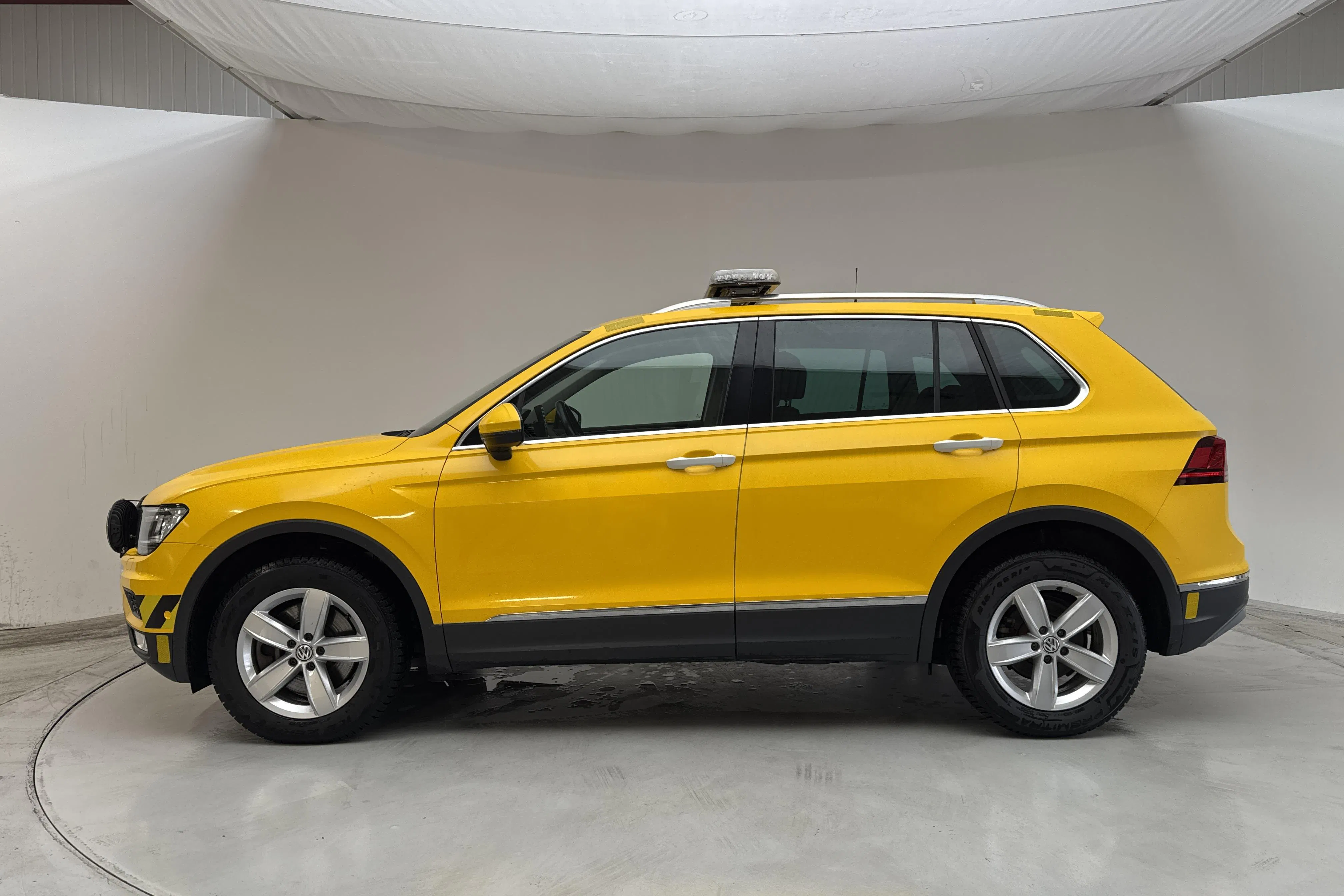 Presentationsfoto 2 av 13: VW Tiguan 2.0 TDI 4MOTION (190hk) - 3 229 mil - Automat - vit - 2017