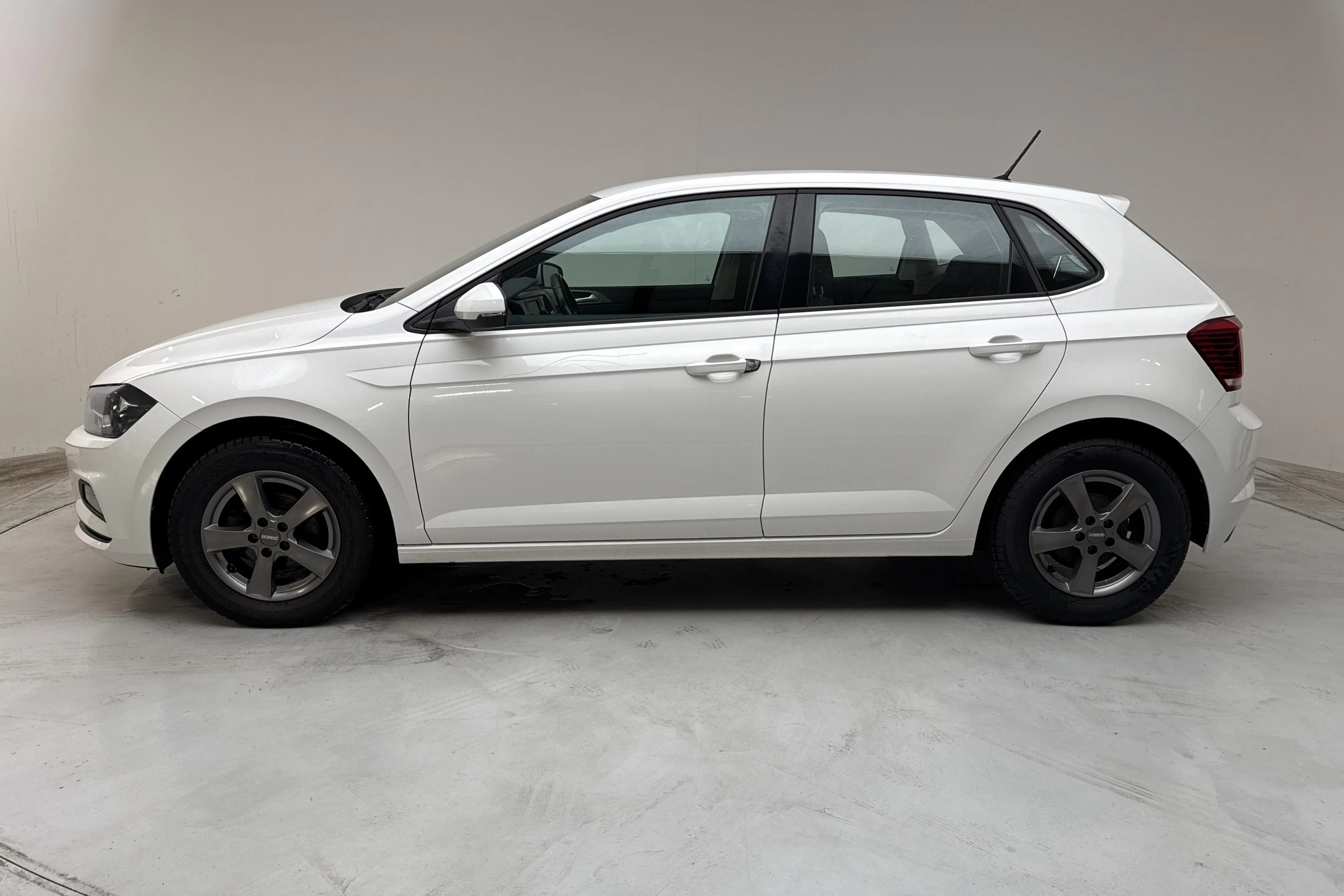 Presentationsfoto 2 av 12: VW Polo 1.0 TSI 5dr (95hk) - 3 776 mil - Automat - vit - 2018