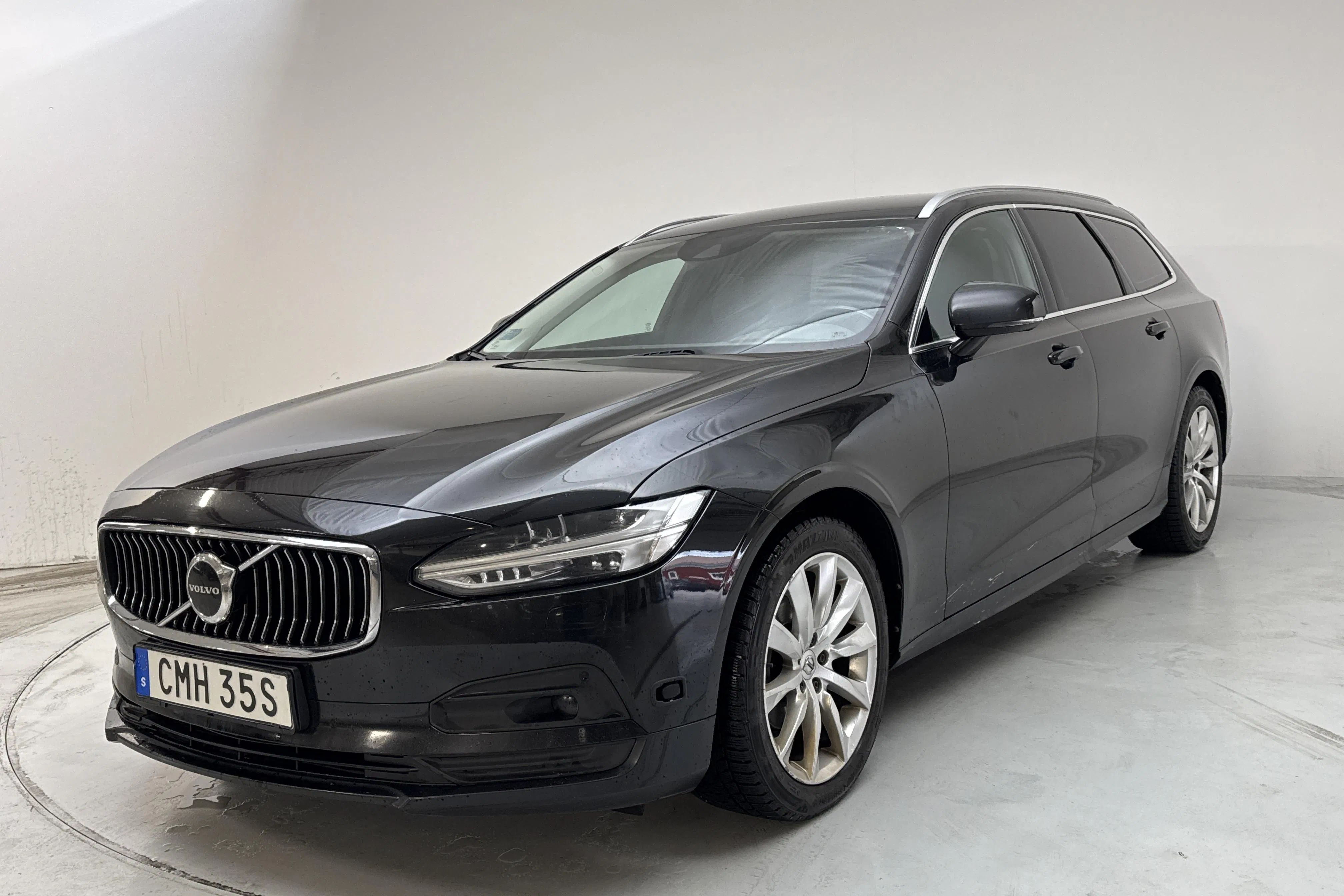 Presentationsfoto 1 av 15: Volvo V90 D4 (190hk) - 42 829 mil - Automat - svart - 2021