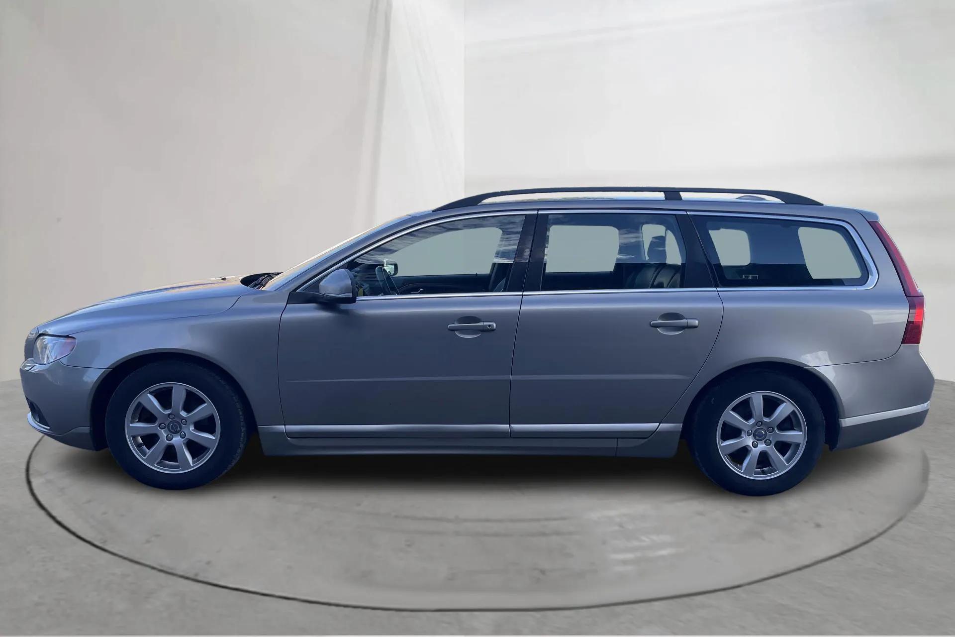 Presentationsfoto 2 av 19: Volvo V70 II D2 (115hk) - 19 234 mil - Manuell - Ljusbrun - 2013