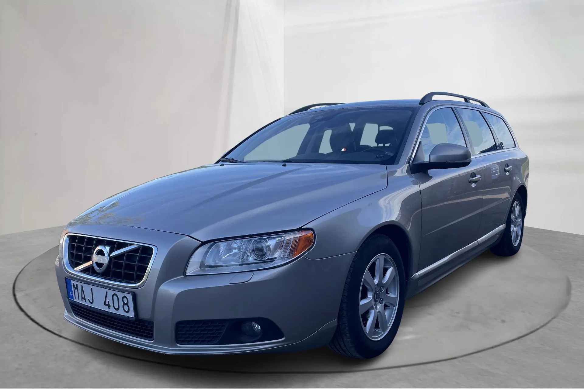 Presentationsfoto 1 av 19: Volvo V70 II D2 (115hk) - 19 234 mil - Manuell - Ljusbrun - 2013