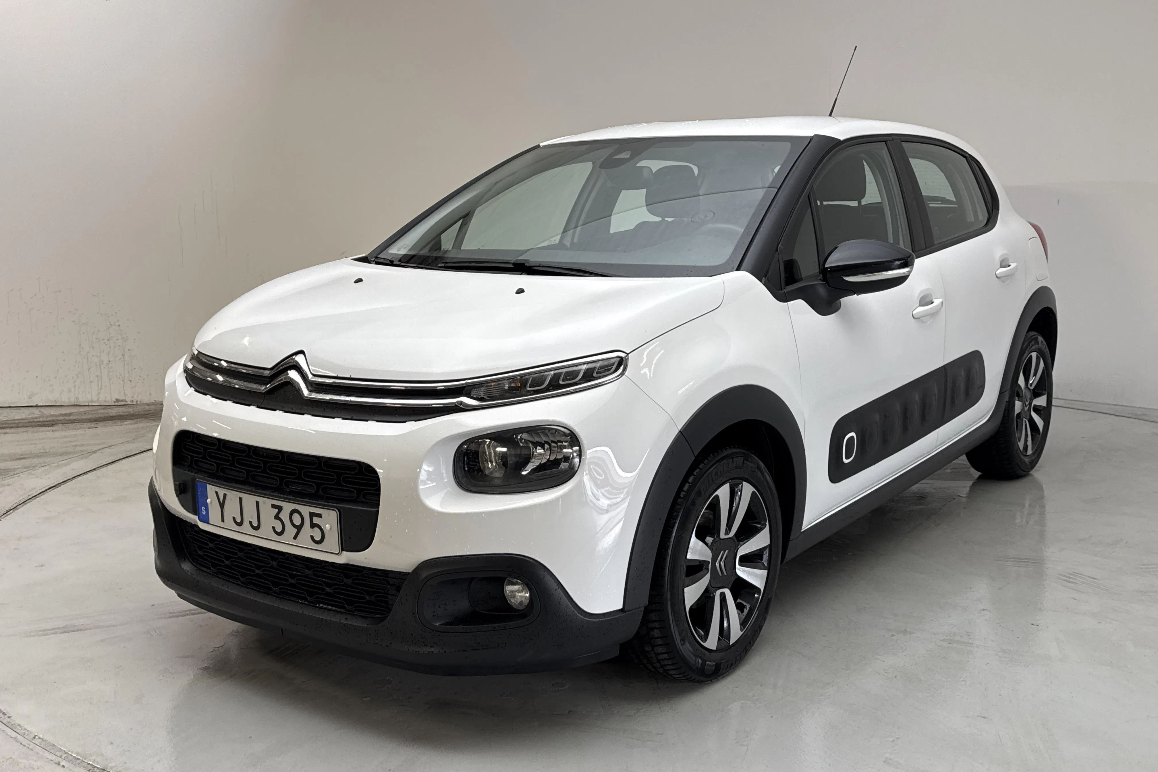 Presentation photo 1 of 12: Citroën C3 BlueHDi (100hk) - 92 540 km - Manual - white - 2017