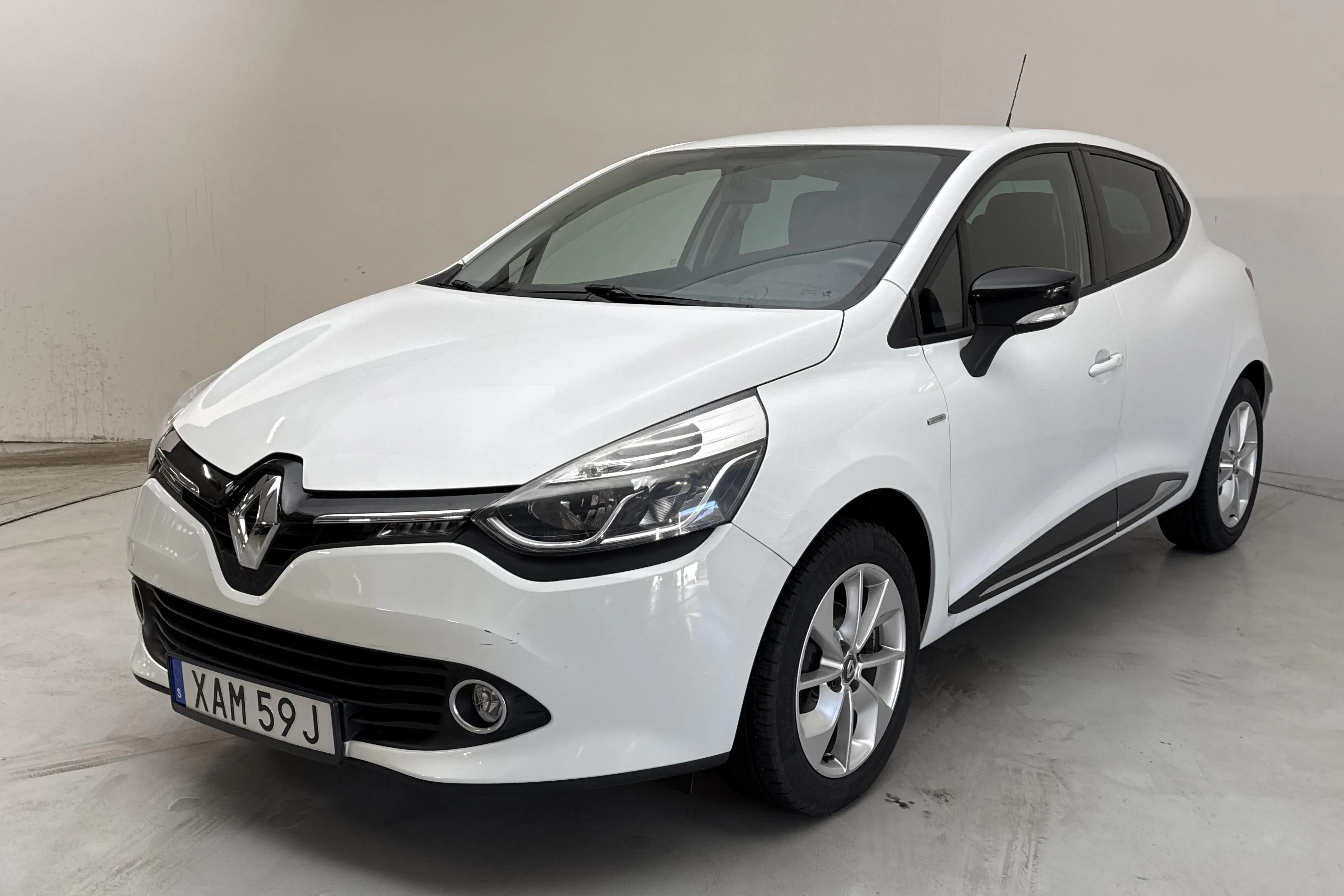 Zdjęcie prezentacyjne 1 z 13: Renault Clio 1.2 (73hk) - 23 760 km - Manualna - biały - 2016
