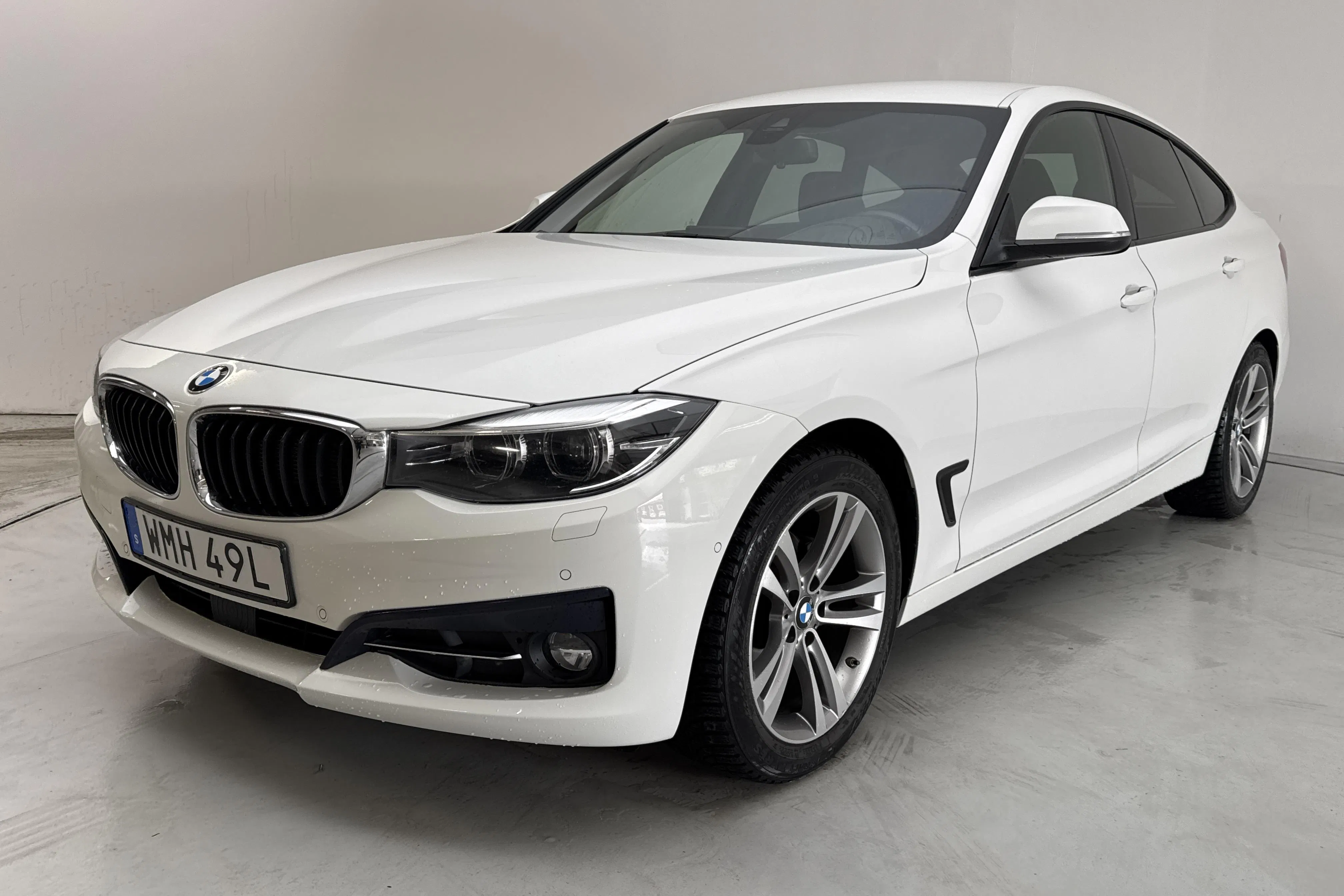 Presentationsfoto 1 av 14: BMW 320d GT xDrive, F34 (190hk) - 17 445 mil - Automat - vit - 2020