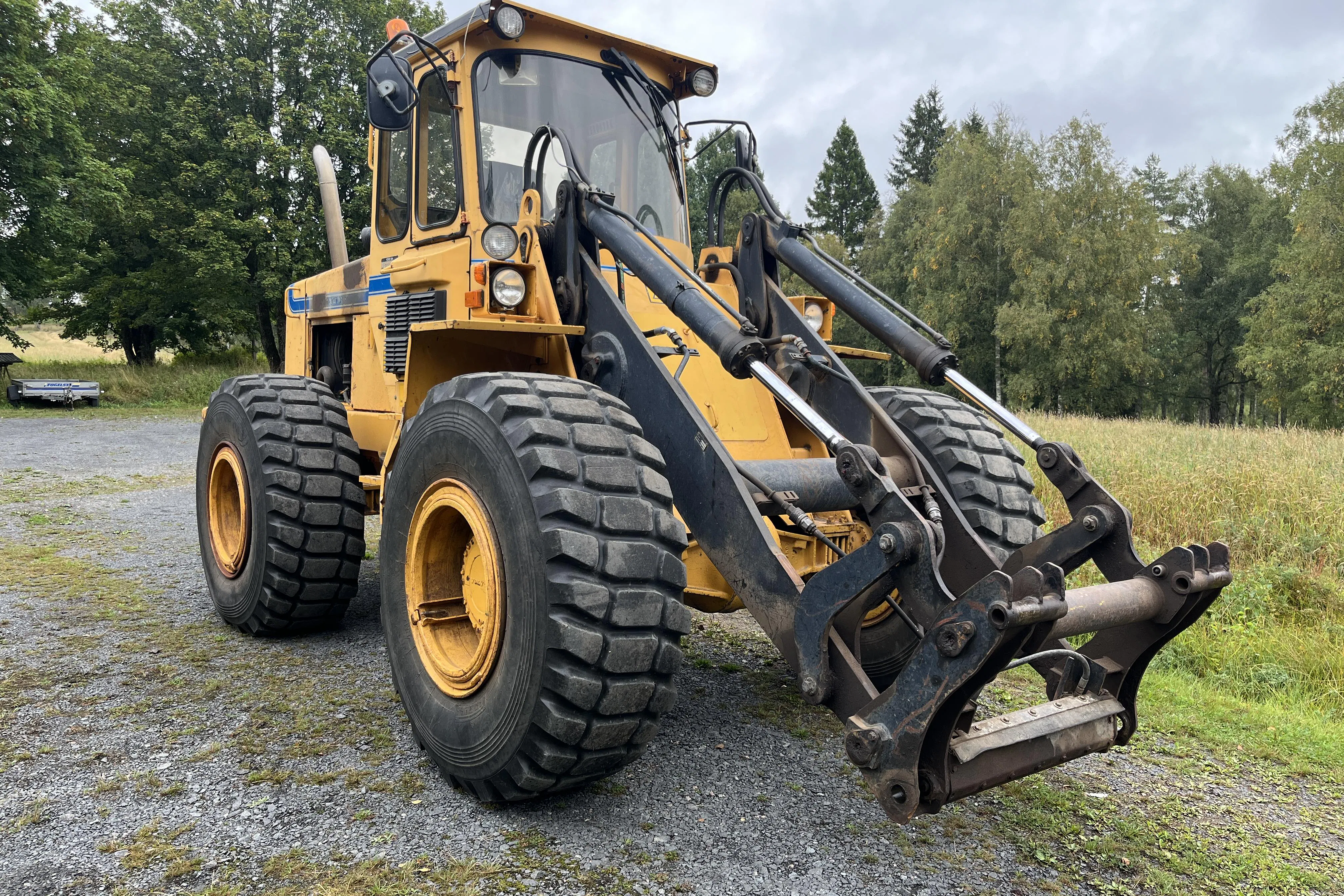 Presentation photo 2 of 78: Volvo BM 4300 B - 0 km - yellow