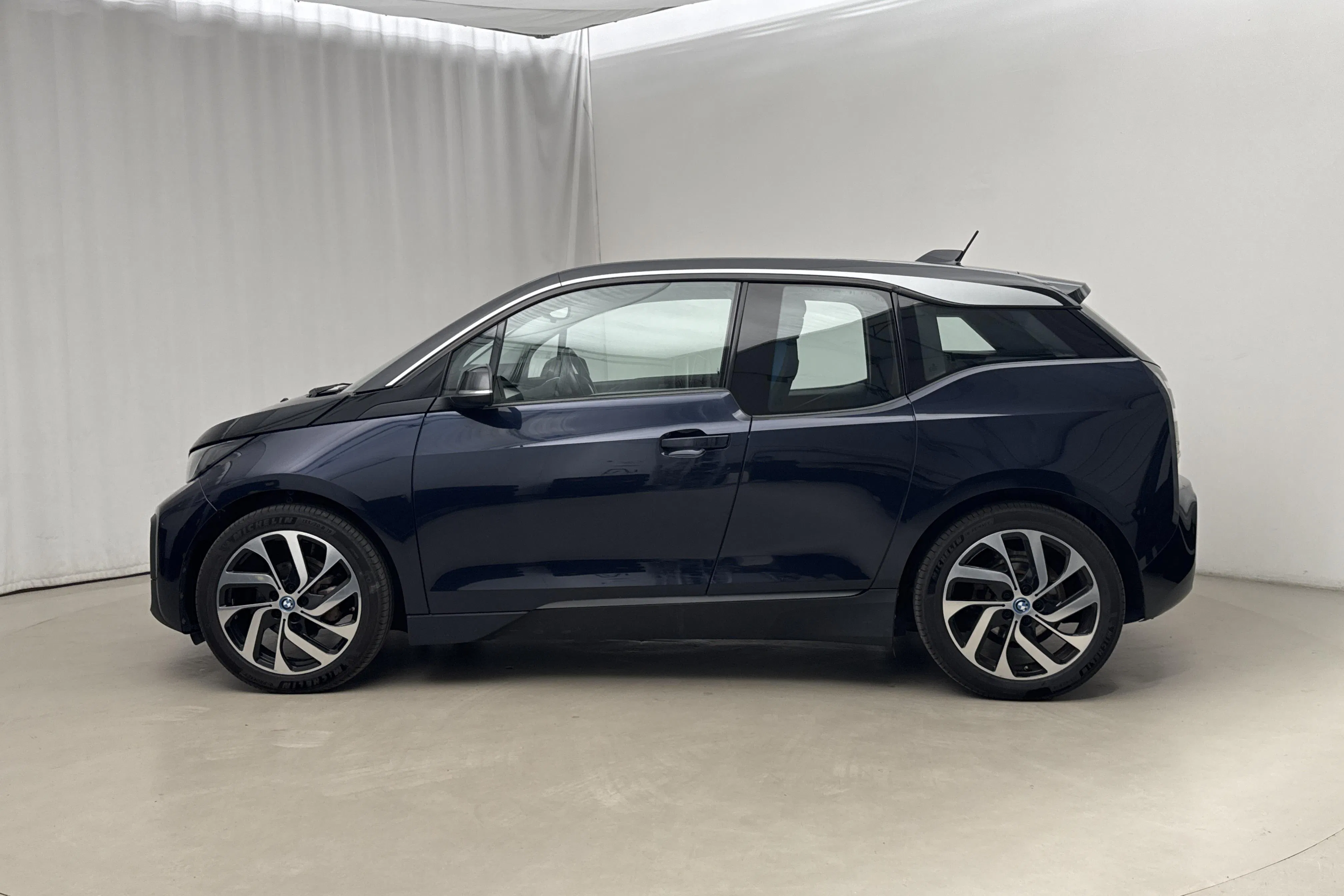 Presentationsfoto 2 av 18: BMW i3 120Ah, I01 (170hk) - 15 172 mil - Automat - blå - 2019