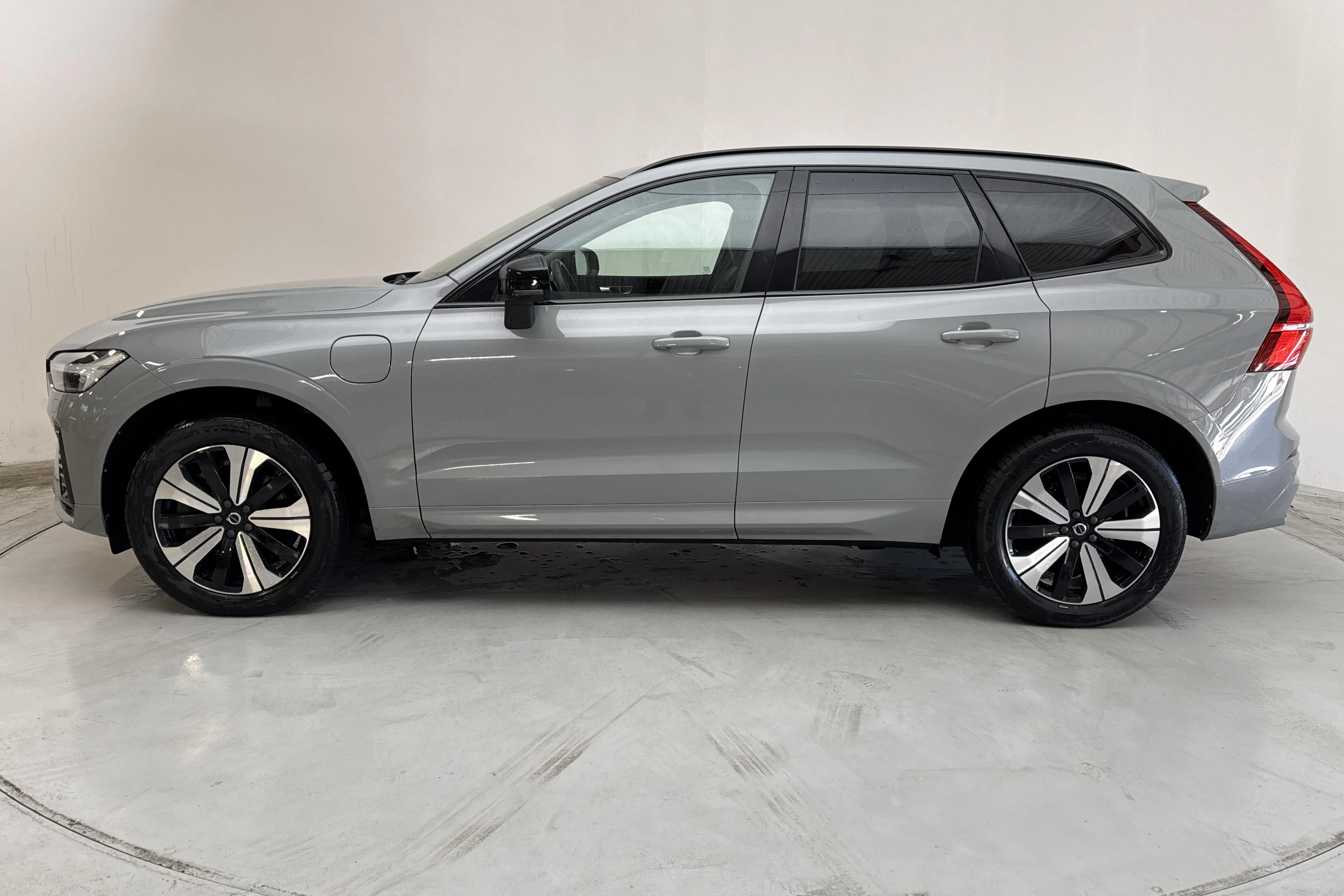Presentation photo 2 of 18: Volvo XC60 T6 AWD Recharge (350hk) - 122 440 km - Automatic - gray - 2024