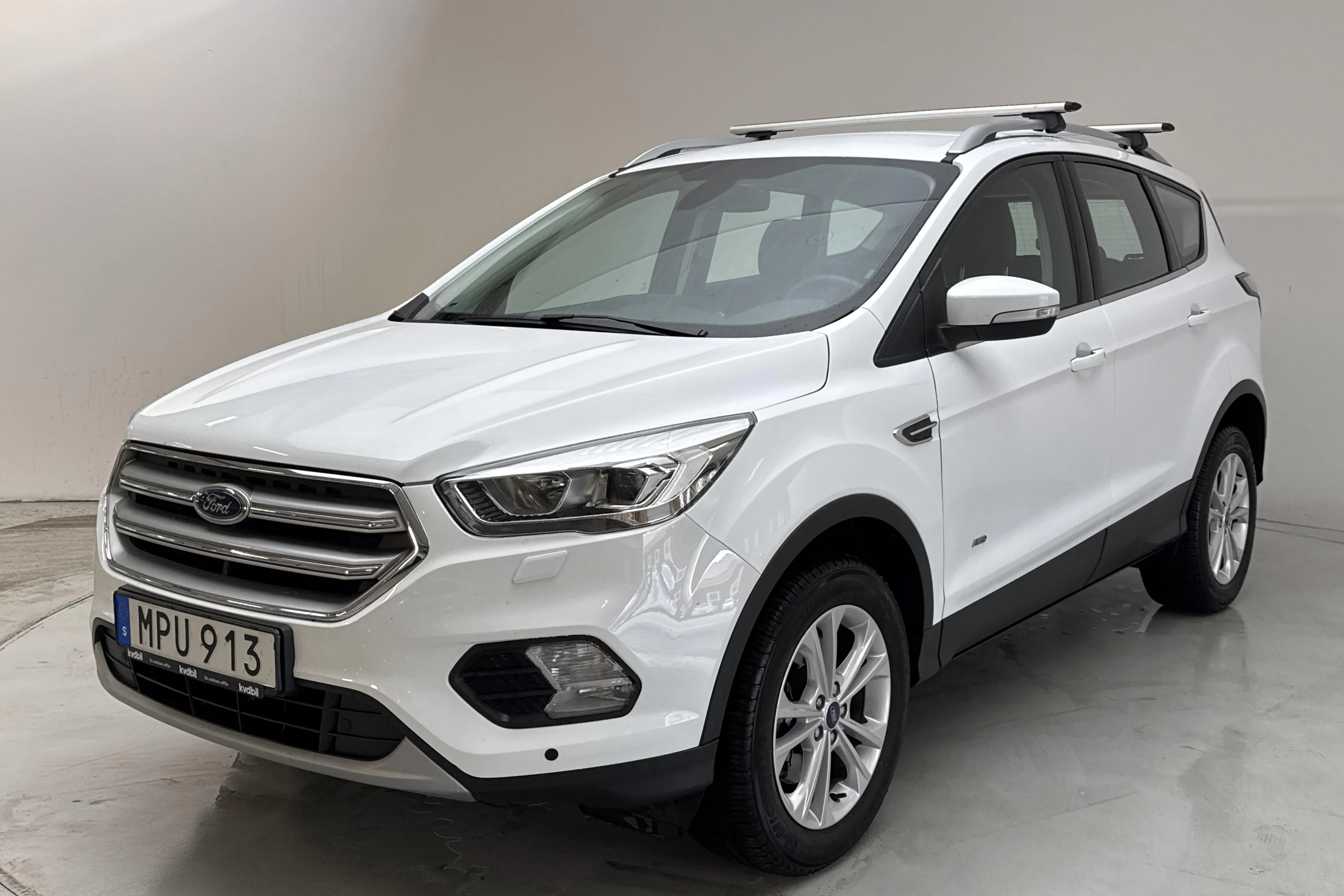 Presentationsfoto 1 av 12: Ford Kuga 1.5 EcoBoost AWD (175hk) - 3 992 mil - Automat - vit - 2019