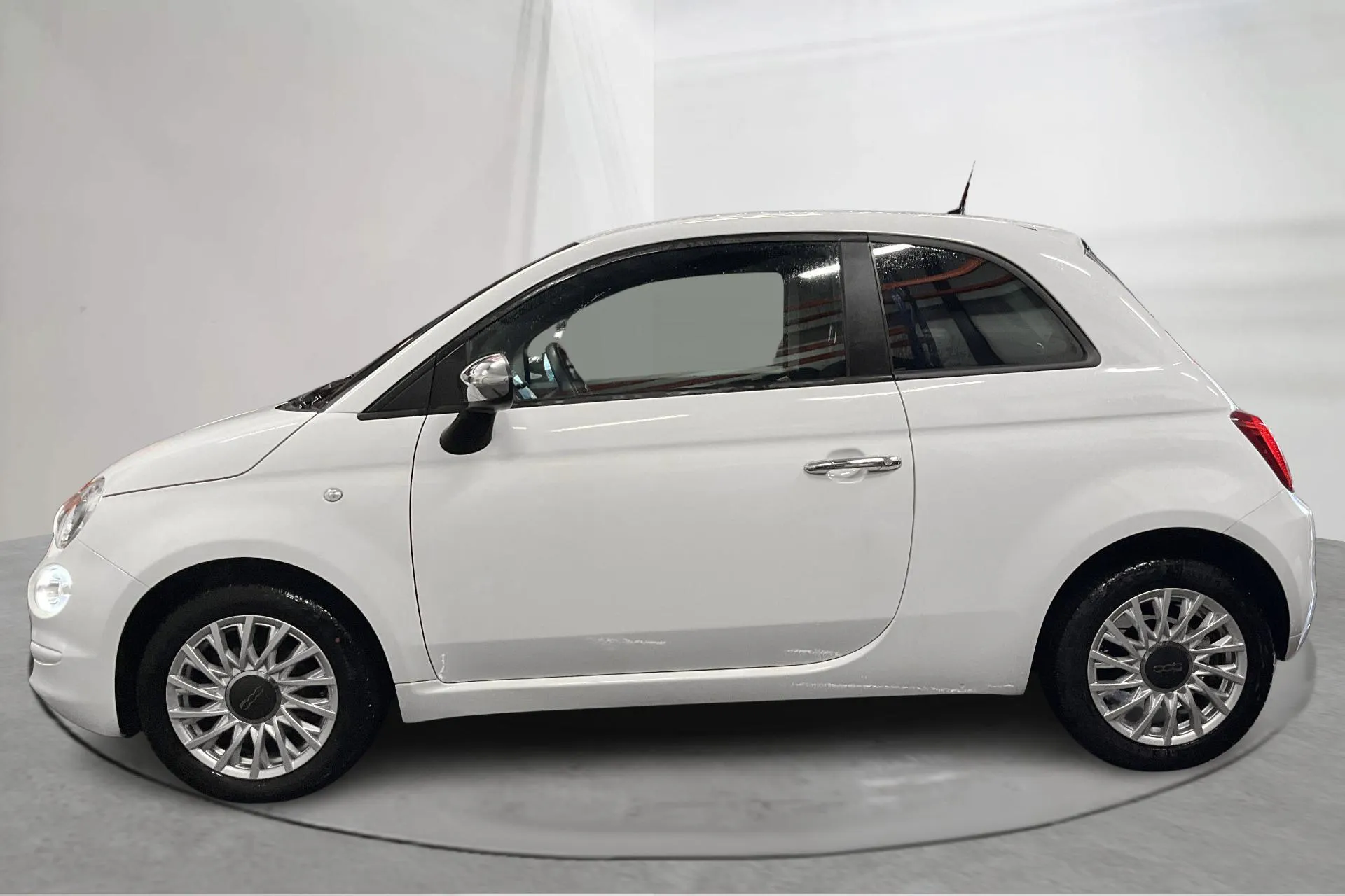 Presentationsfoto 2 av 13: Fiat 500 Hybrid (70hk) - 4 989 mil - Manuell - vit - 2023